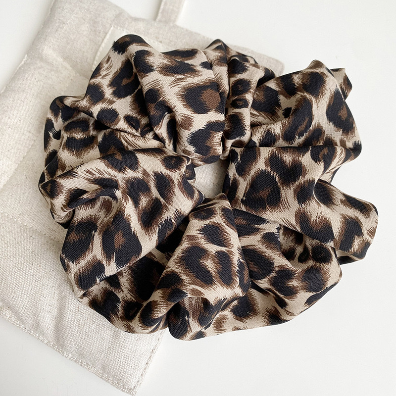 Hong Kong style leopard print large intestine hair band, high-end retro French large intestine hair band, niche elegant large hair tie, hair tie for women Item Picture