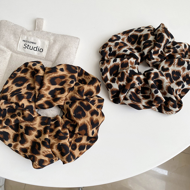 Hong Kong style leopard print large intestine hair band, high-end retro French large intestine hair band, niche elegant large hair tie, hair tie for women detail image 3