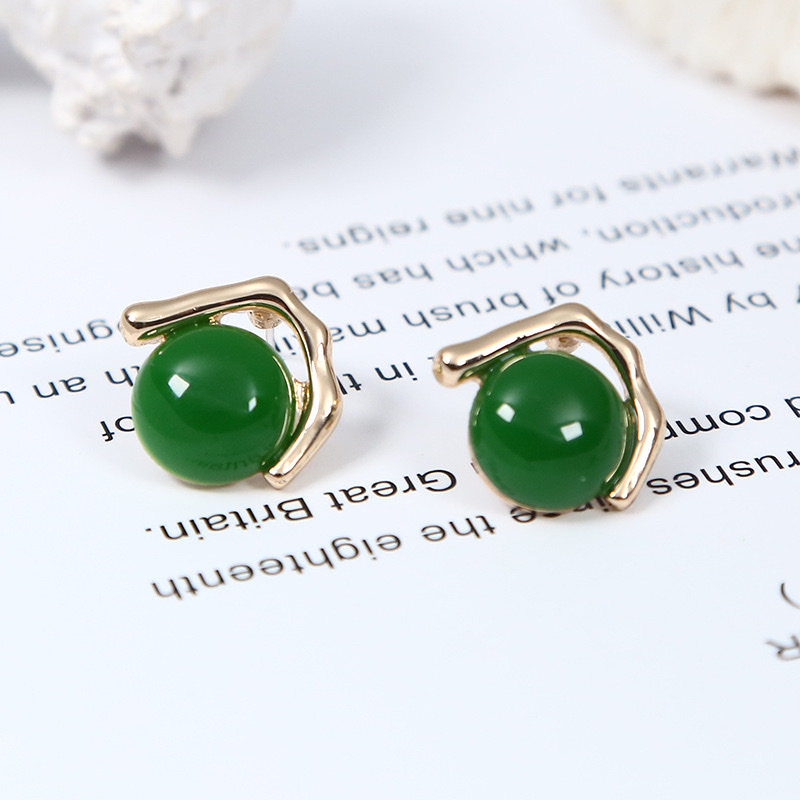 2023 New style pearl resin geometric metal small and cute stud earrings from Dongdaemun, South Korea