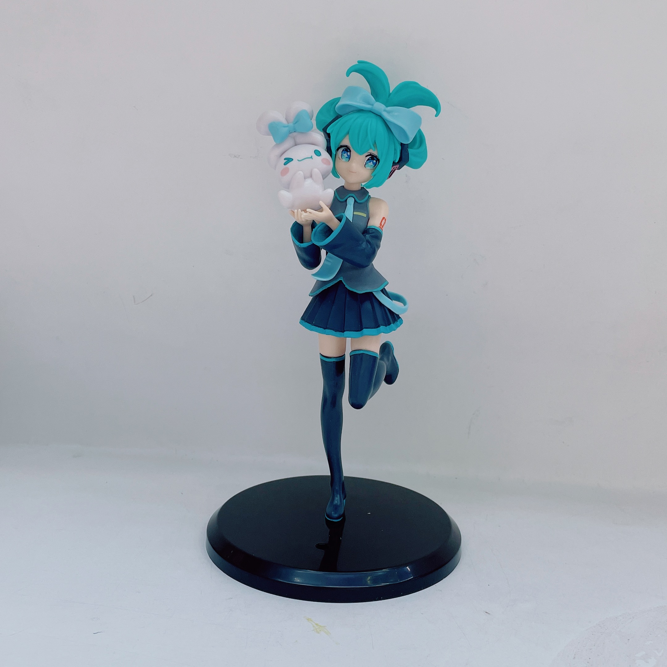二次元动漫大白兔玉桂狗初音未来歌姬美少女手办桌面车载摆件批发