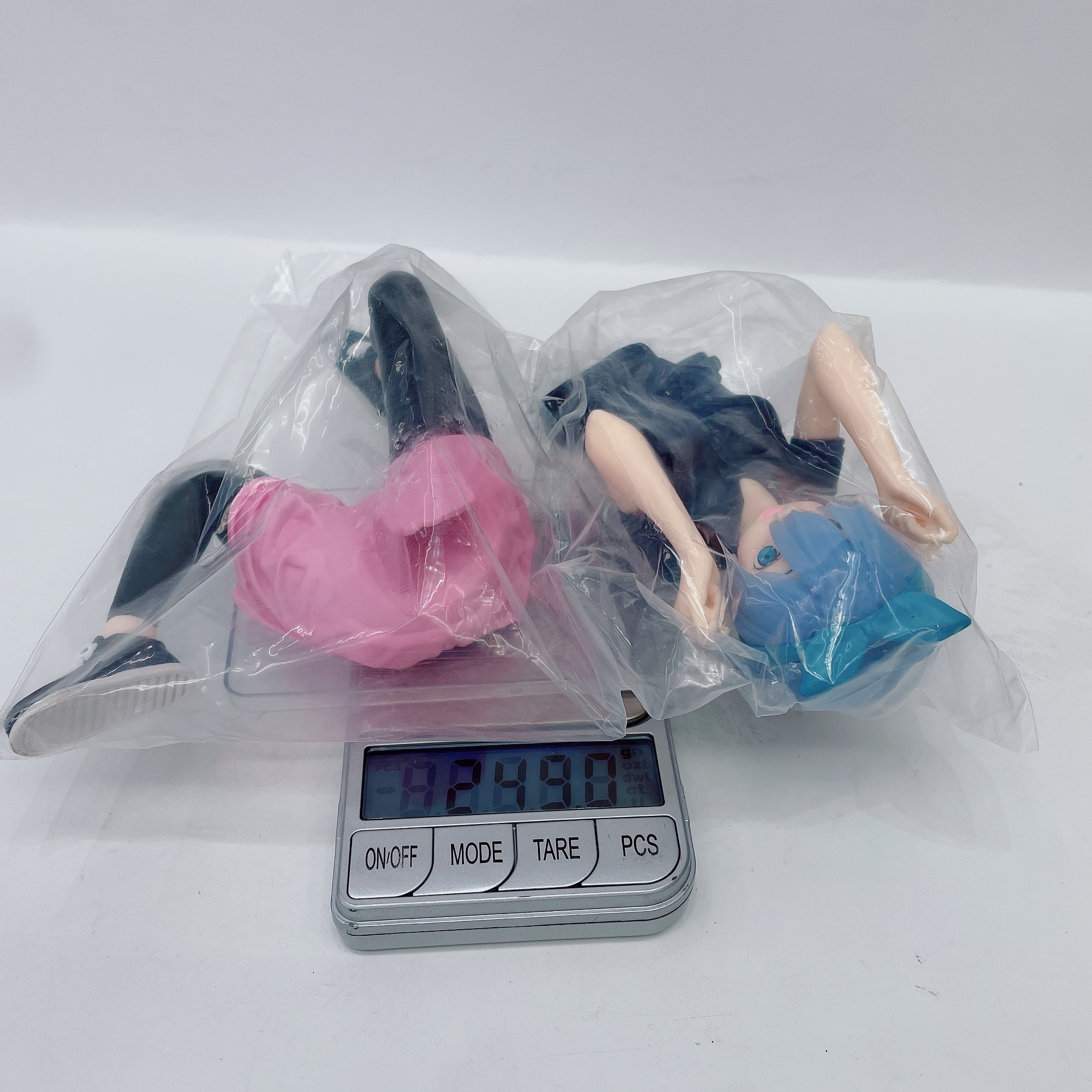 Wholesale of Remram sportswear figurines, desktop ornaments and models from Zero to Another World details Picture