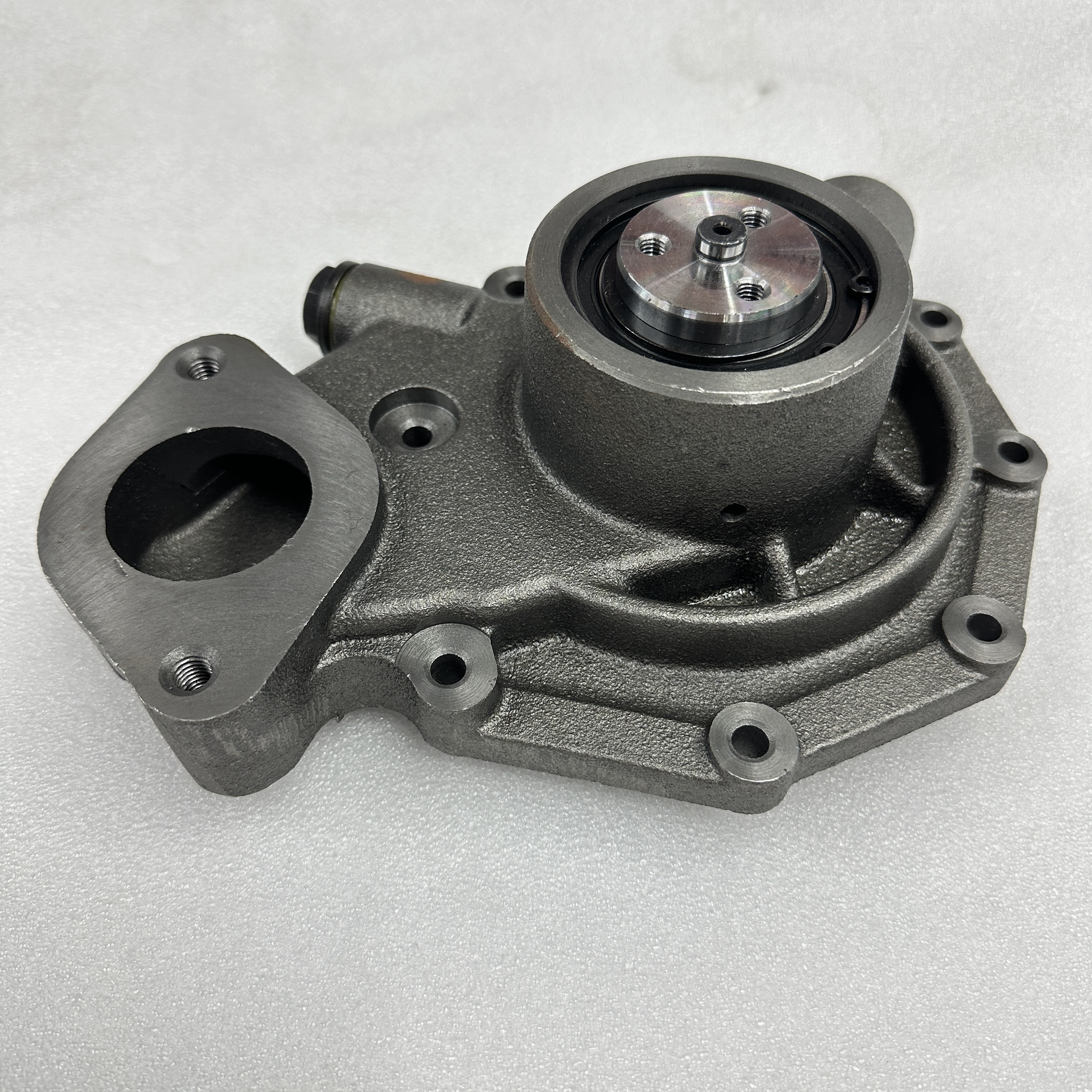 Tractor pump is suitable for Qianglu tractor cooling pump RE505980
