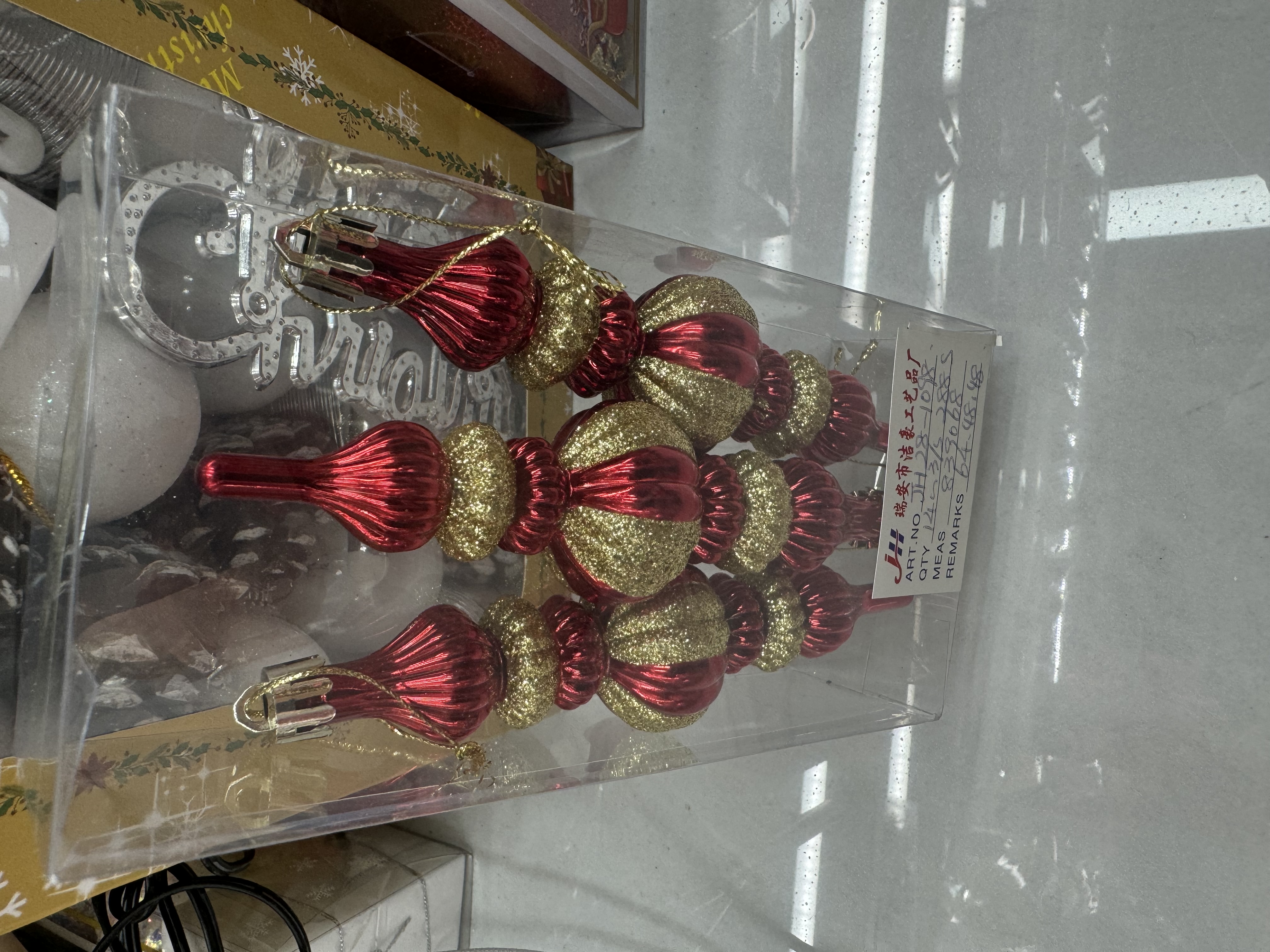 Christmas essentials: Christmas hats, cheerful Christmas decorations, Christmas accessories, gift boxes, and a complete set of Christmas atmosphere decorations details Picture