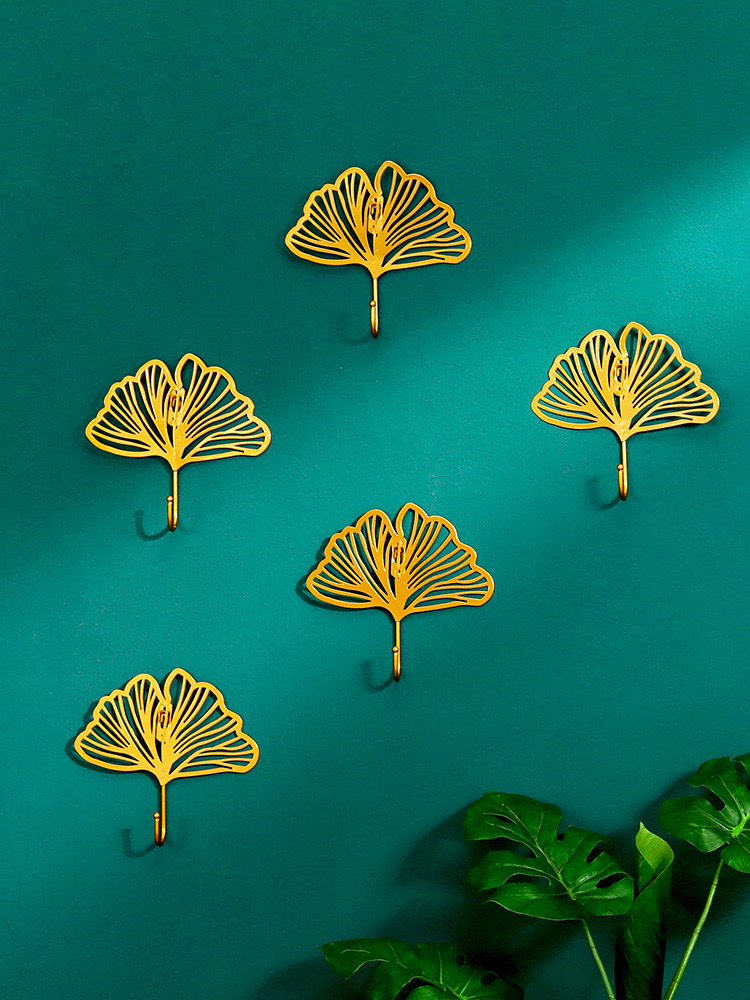 Creative metal leaf wall decoration hook storage rack, coat hook storage behind the home door, key hanging rack in the entrance hall, retro storage box