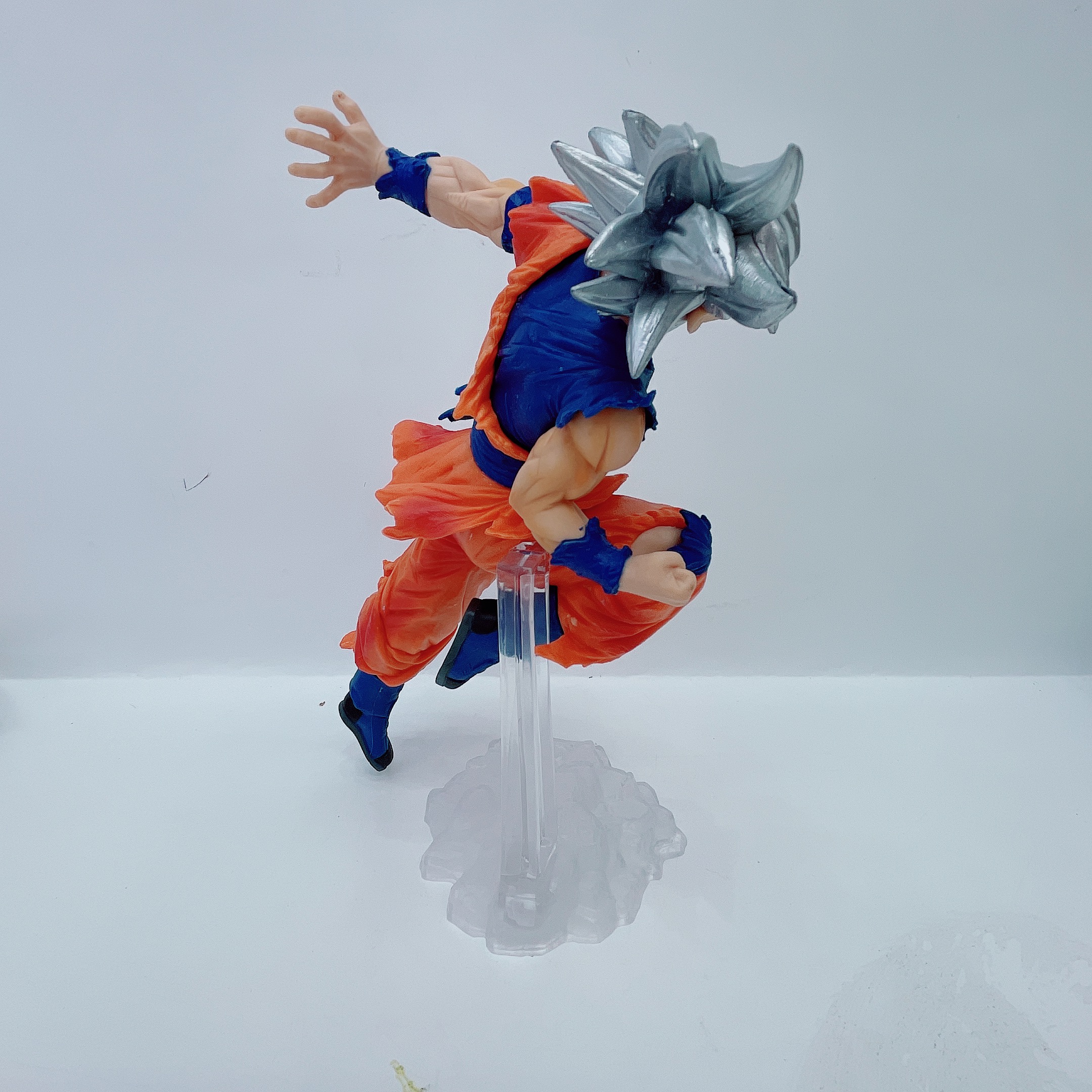 Wholesale of Dragon Ball Silver-haired Dragon Ball Goku anime desktop Cake Model ornaments Item Picture