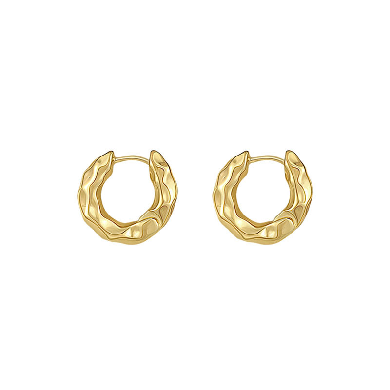 European and American light luxury ear buckle, niche design, high-end metal circle earrings, new best-selling golden ear ring earrings Application Scenario