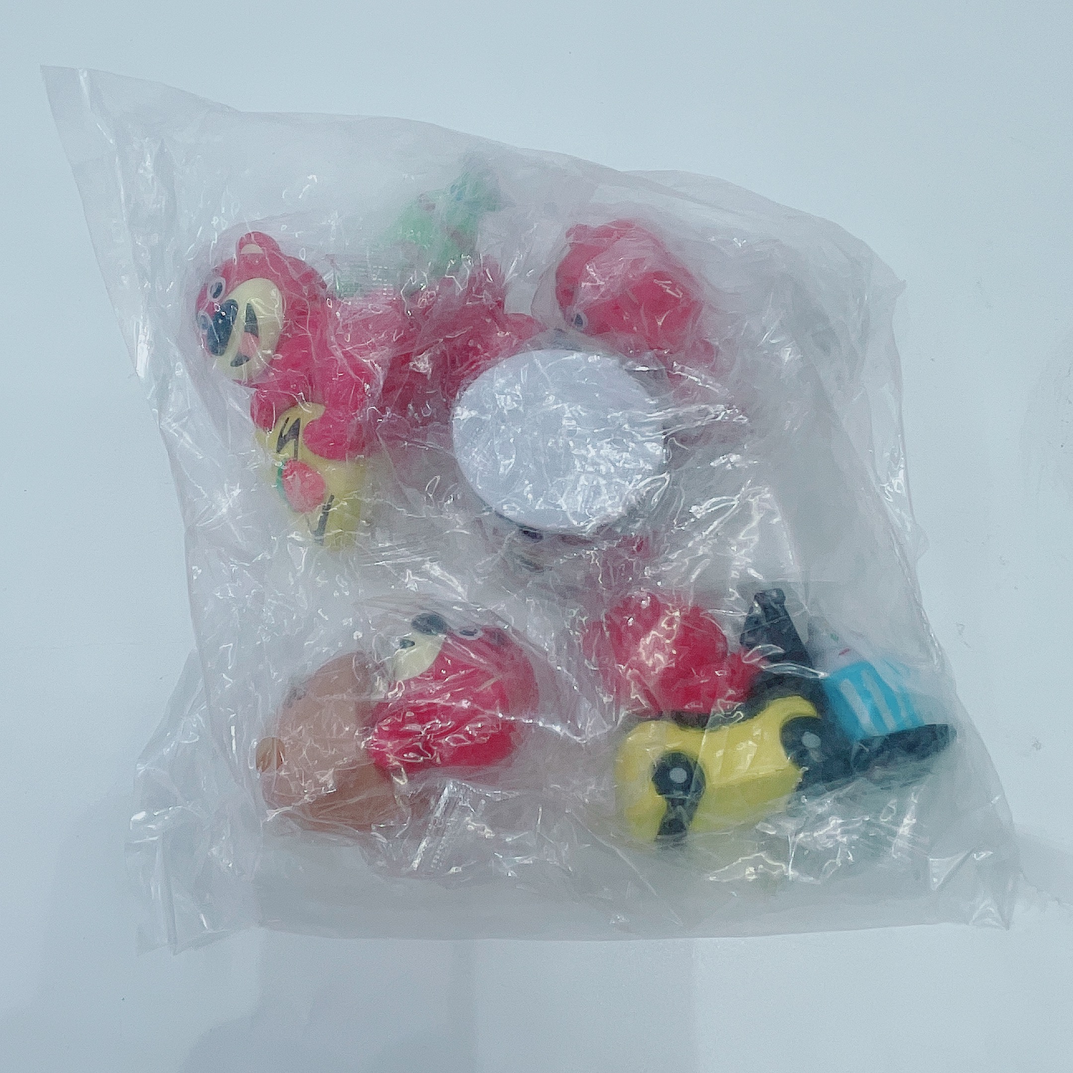 Wholesale of 6 kinds of cute strawberry Bear cartoon figurines, car cake ornaments, schoolbag pendants and gashapon Specification image