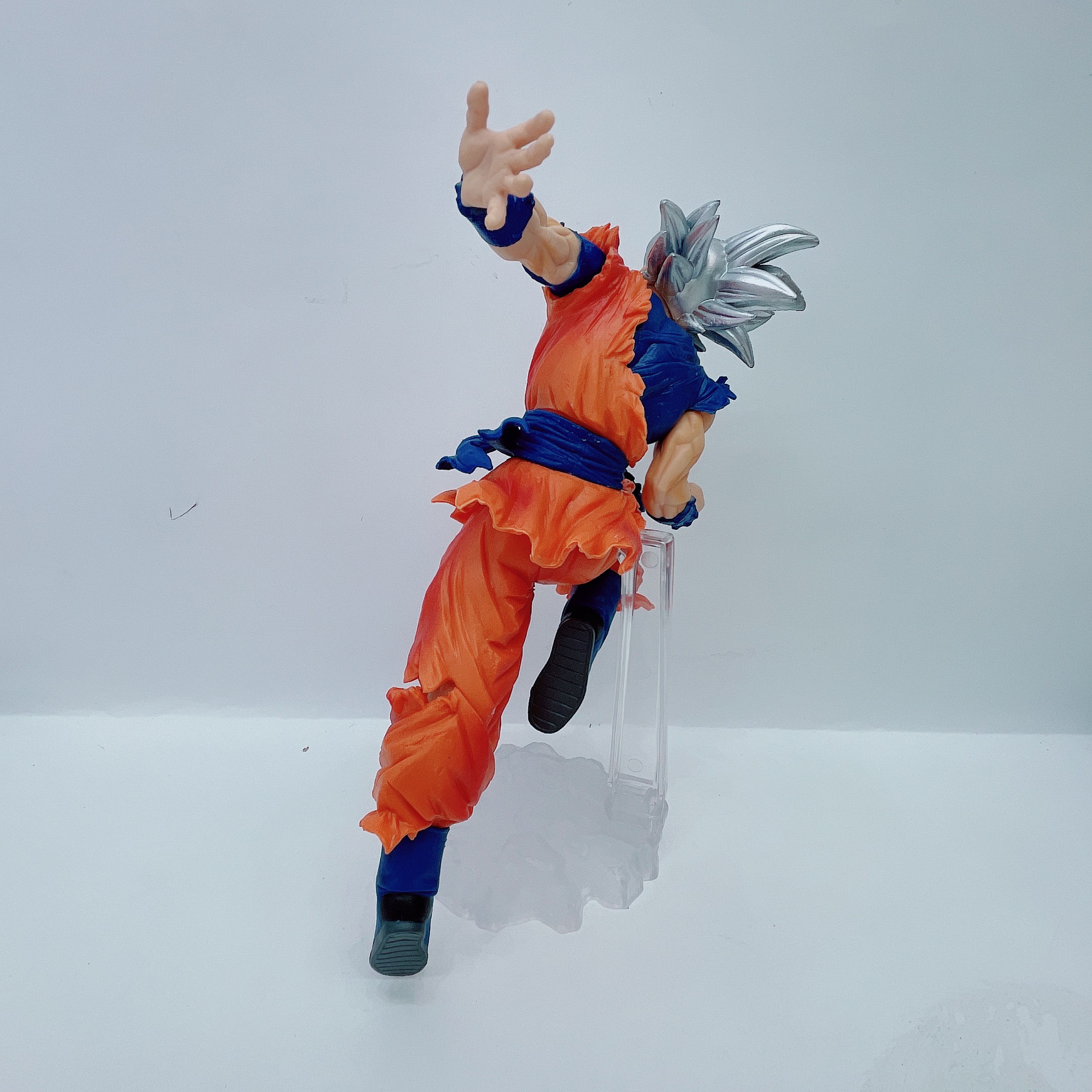 Wholesale of Dragon Ball Silver-haired Dragon Ball Goku anime desktop Cake Model ornaments pic 5
