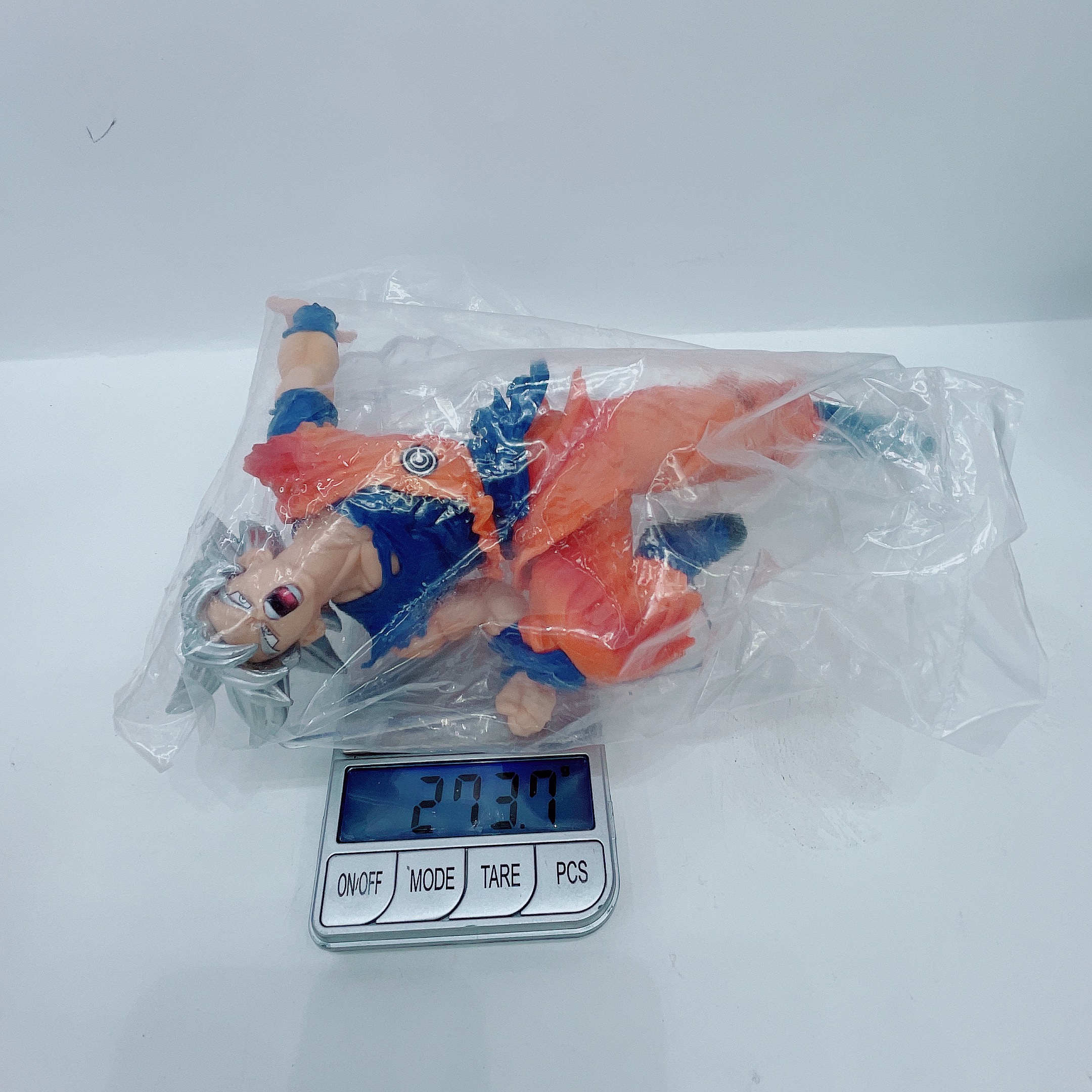 Wholesale of Dragon Ball Silver-haired Dragon Ball Goku anime desktop Cake Model ornaments details Picture