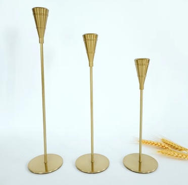 European-style creative home ornaments, European-style iron candlesticks, electroplated single-head wedding small candlesticks, metal creative candle cups