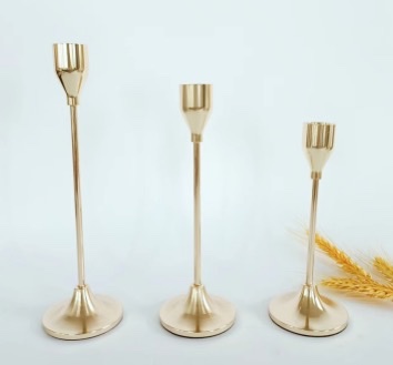 Cross-border European-style light luxury romantic wedding small candlestick ornaments, golden and black candlestick tables, candlelight dinner props details Picture