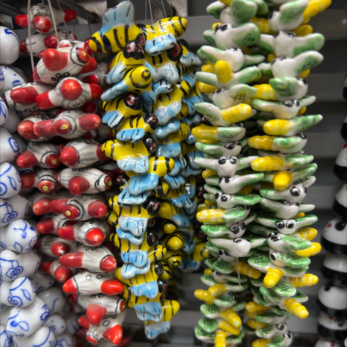 国潮厂家直销陶瓷珠子国风复古diy手链项链异形珠动物珠子
手工定制蜻蜓飞机