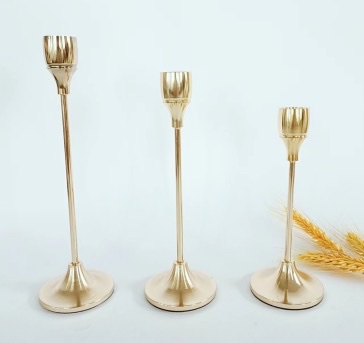 Cross-border European-style light luxury romantic wedding small candlestick ornaments, golden and black candlestick tables, candlelight dinner props detail image 7