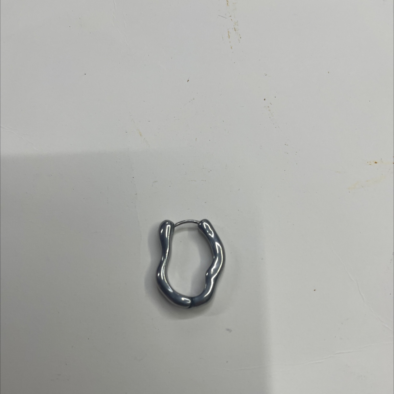 Environmentally friendly zinc alloy ear buckles