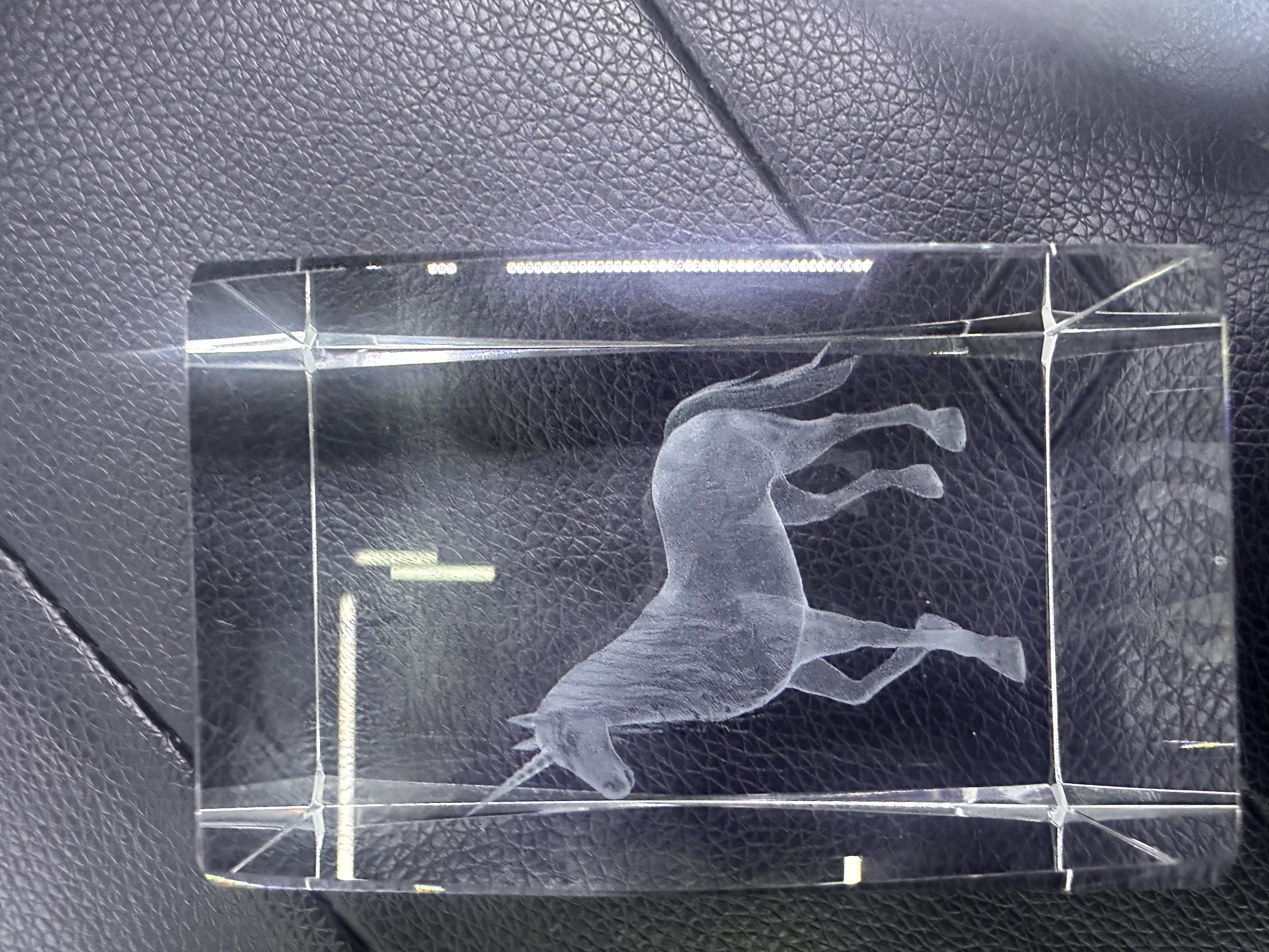 水晶内雕摆件工艺品灯光底座白底实物图