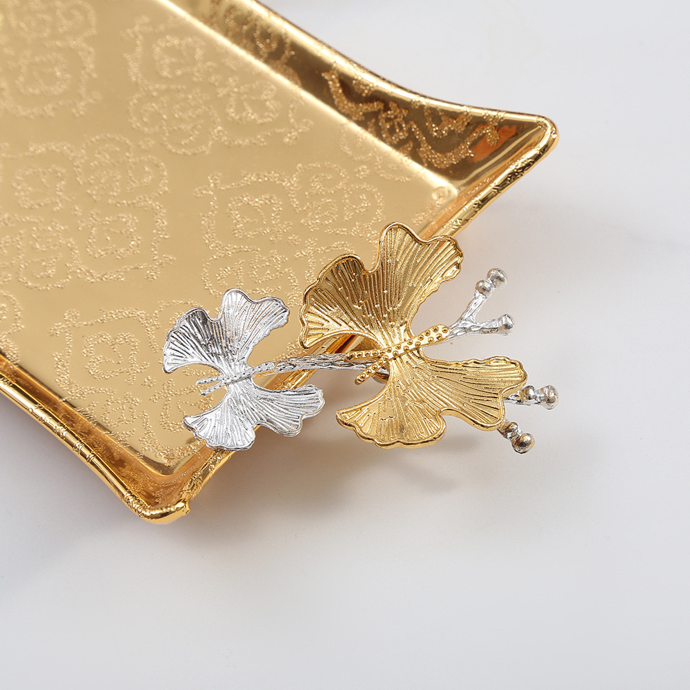 European-style iron towel square plate, home living room coffee table, hotel tray, handicrafts, ornaments, snacks, cake plates, fruit plates, fruit trays Specification image