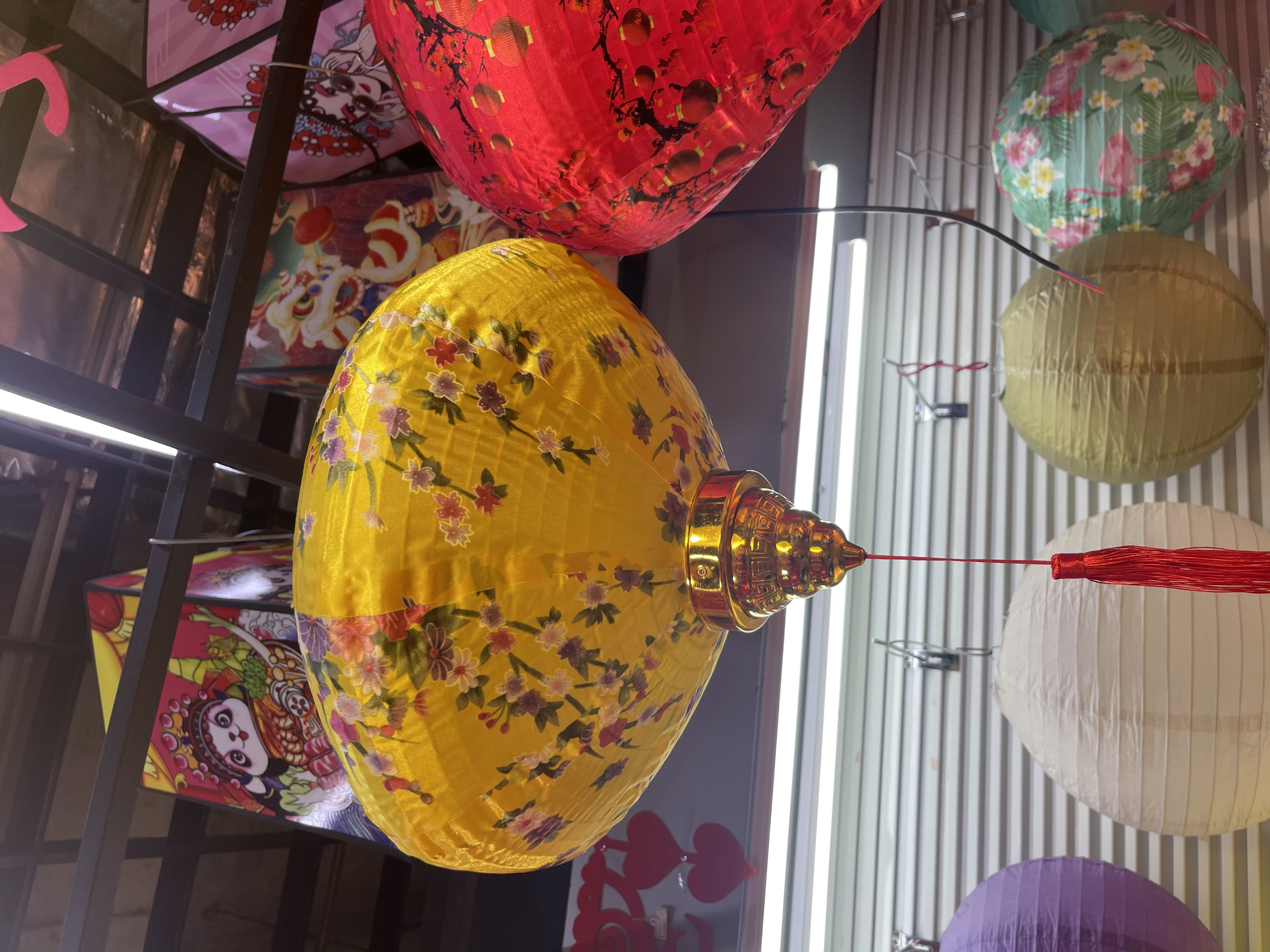灯笼/镭射灯笼/新年灯笼/大红灯笼吊灯/大红灯笼白底实物图