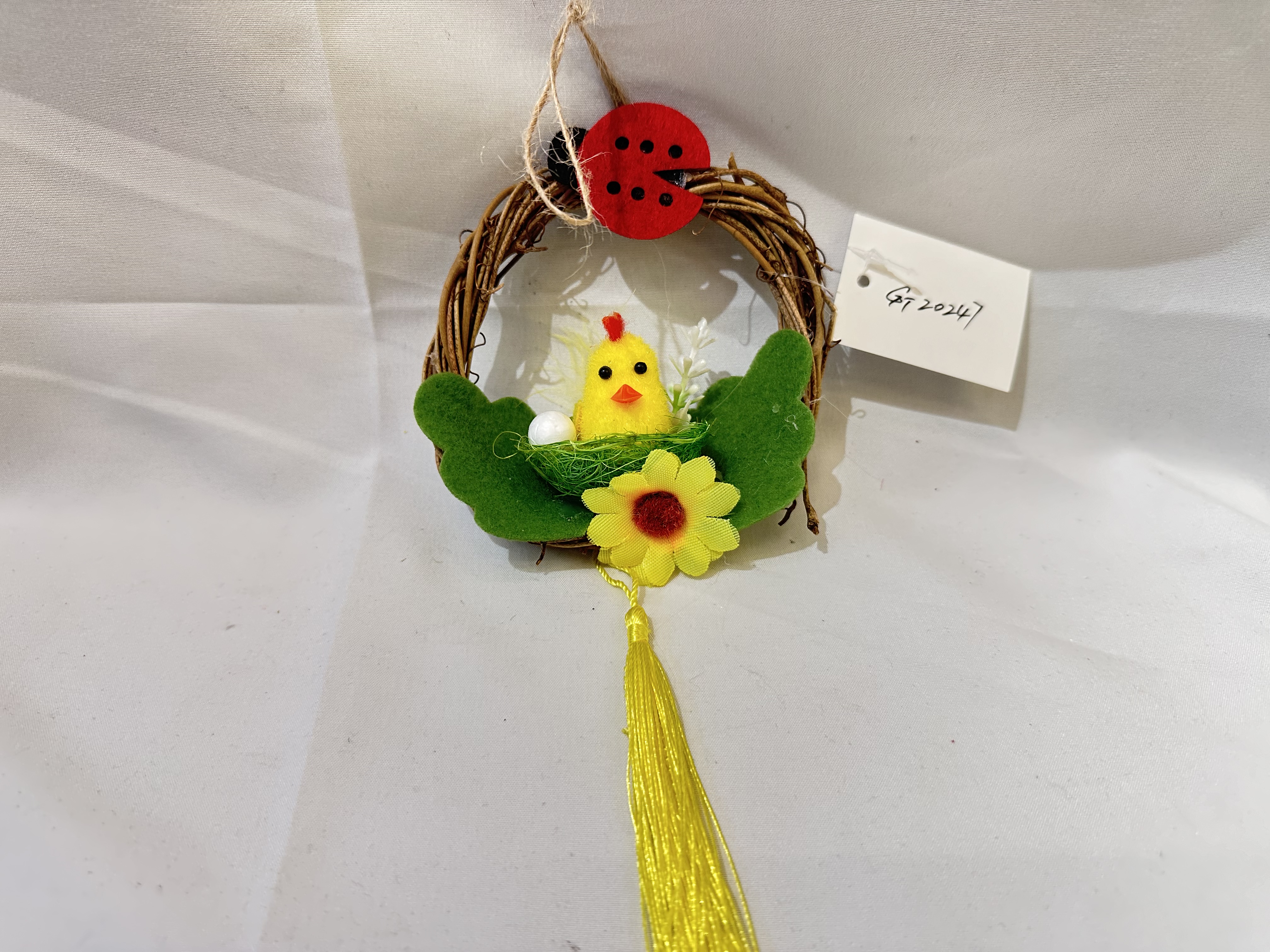 本工厂供应复活节无纺布篮子复活节彩蛋复活节绒鸡等一系列产品白底实物图