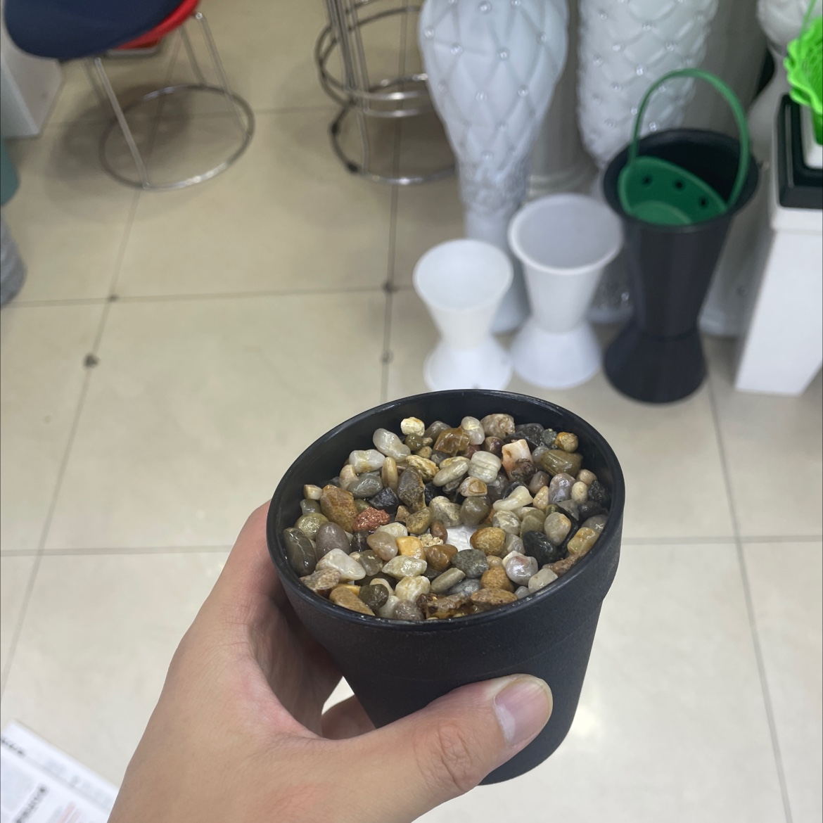 11*10黑桶加假石头塑料花盆产品图