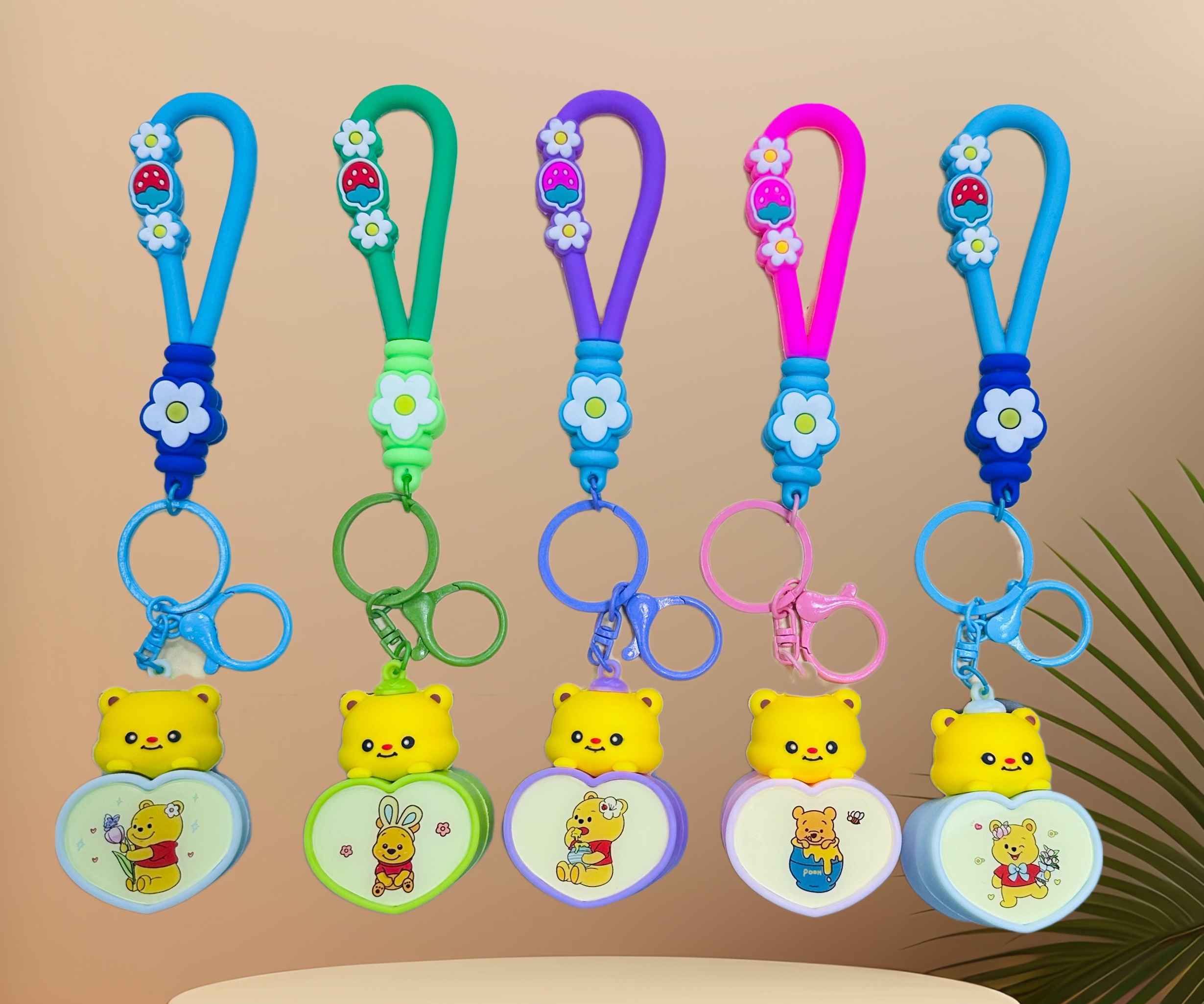 潮玩公仔钥匙扣 配件齐全 小清新钥匙扣 个性创意礼品扣环，开关灯，带灯钥匙扣潮玩公仔详情图3