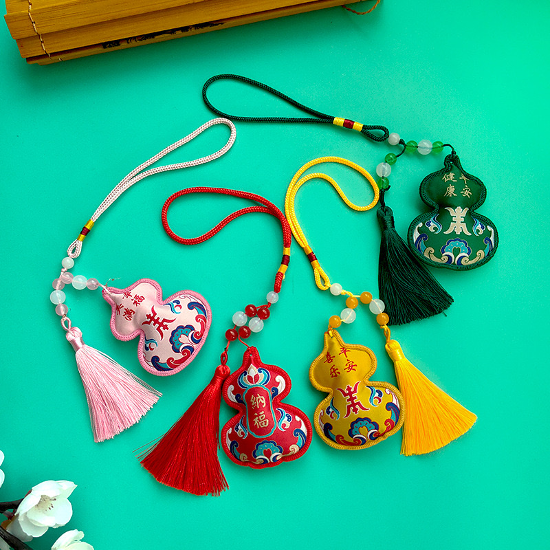 特色香囊 传统香包挂件 家居装饰礼品 胡芦喜庆 挂件香囊产品图