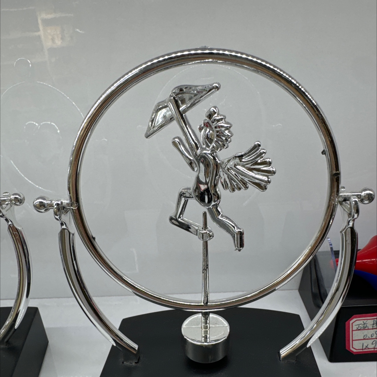 Small perpetual motion instrument