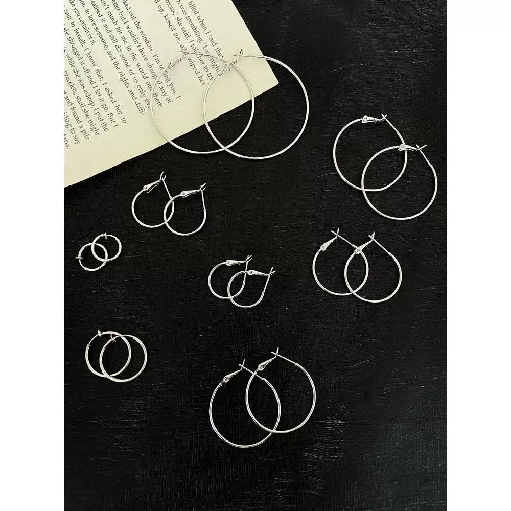 Minimalist and fashionable plain hoop earrings, diy jewelry accessories, ear loops, ear rings, personalized and trendy earrings making details Picture
