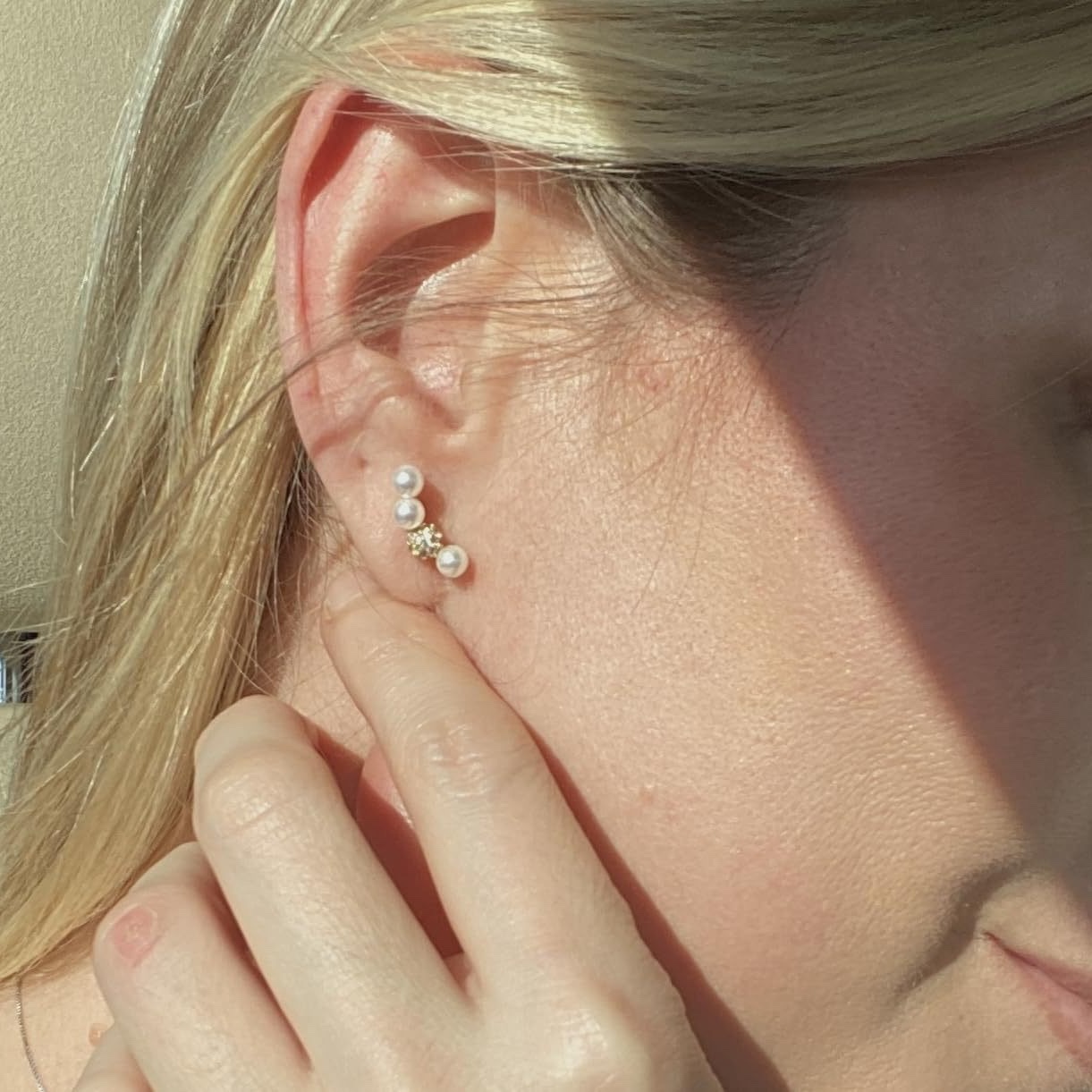 1218饰品珍珠耳钉 精致耳饰 时尚女士首饰 珍珠元素点缀耳边美丽