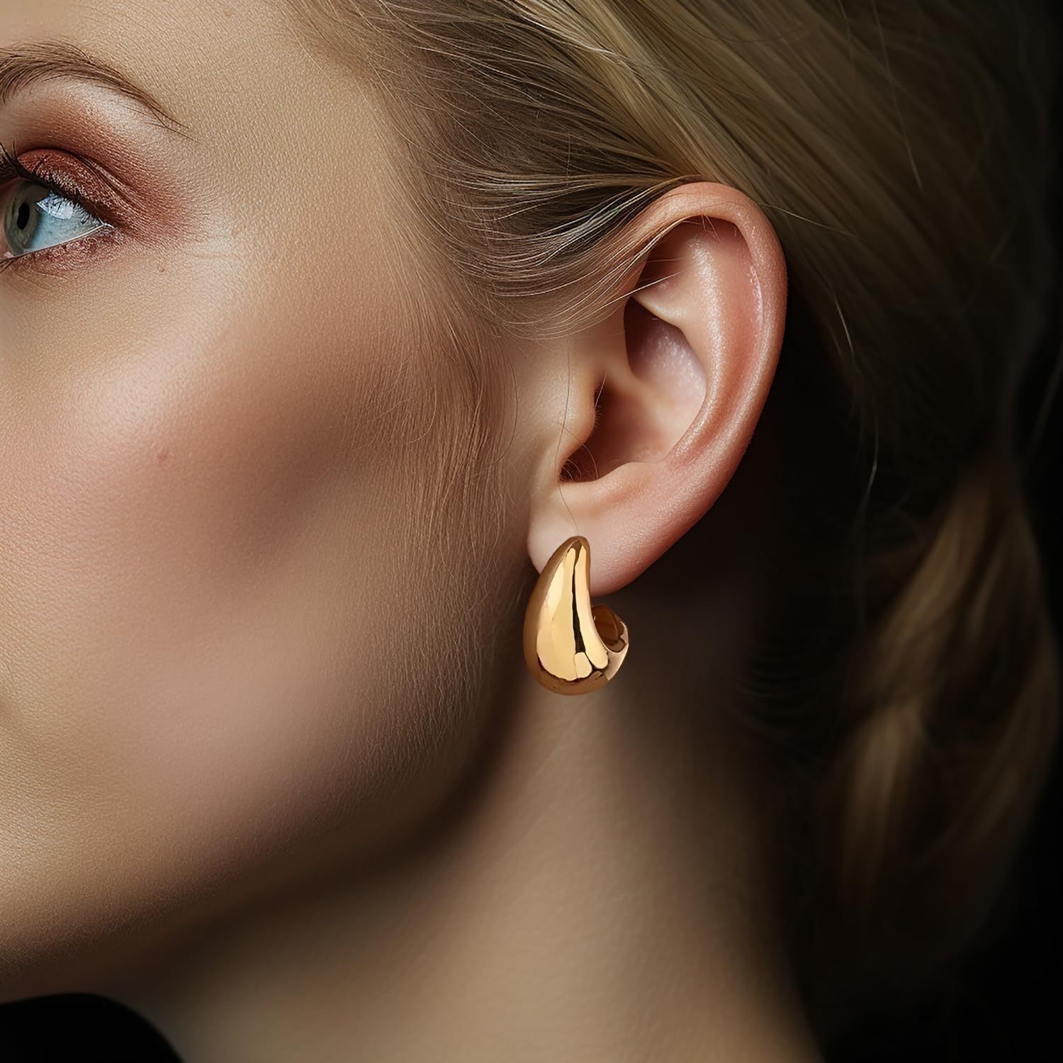 European and American cross-border fashion brass real gold electroplated curved stud earrings, fashionable and versatile, elegant and high-end earrings, women's bestsellers, two-color steel needle elegant and elegant women's accessory TE0000002 Application Scenario