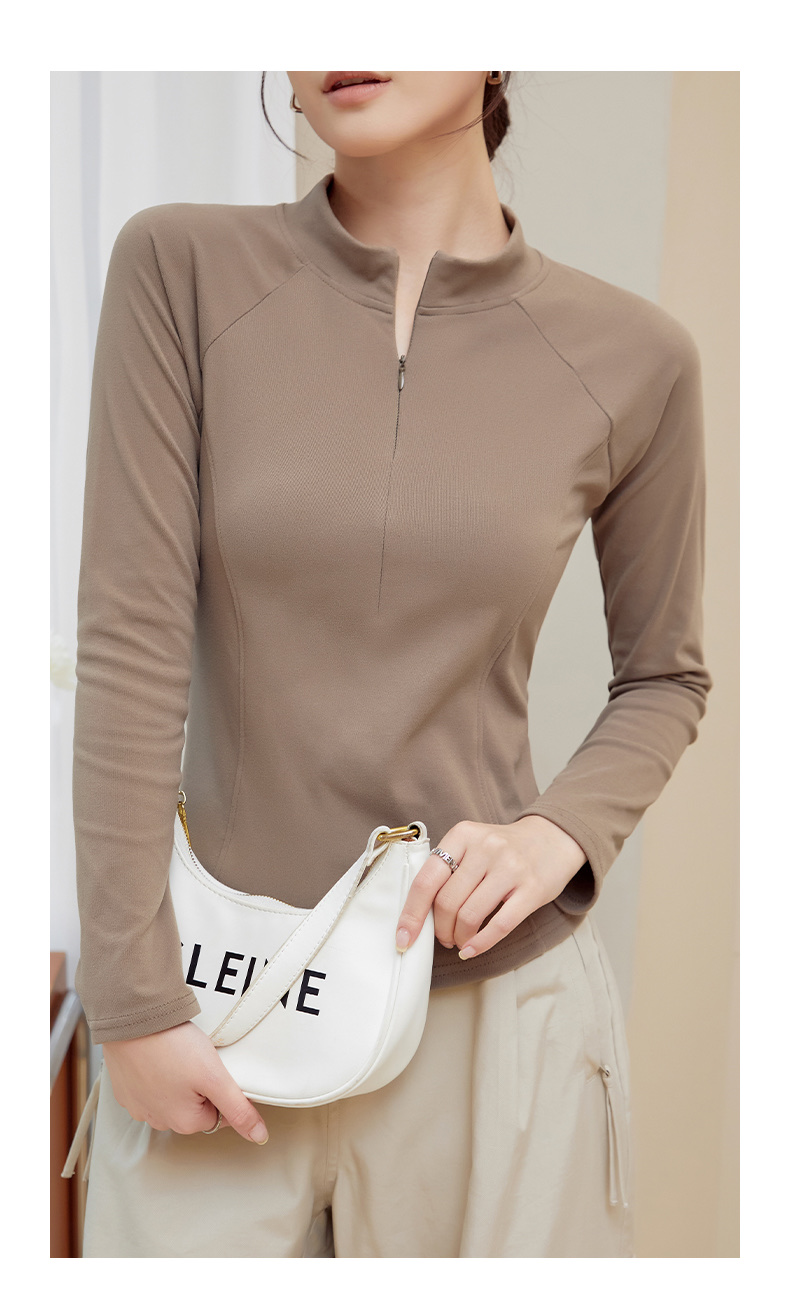 A loose, fashionable and casual women's base layer with a small stand-up collar for winter detail image 5