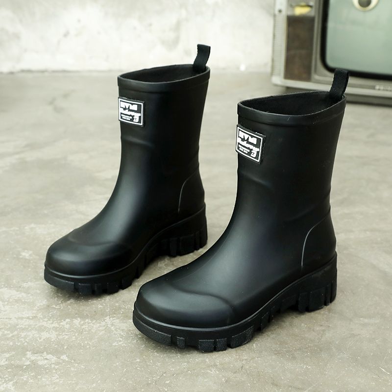 Ladies' fashionable Japanese-style simple rain boots, mid-calf water boots for autumn and winter, adult rain boots, waterproof and anti-slip rubber shoes, thick soles Application Scenario