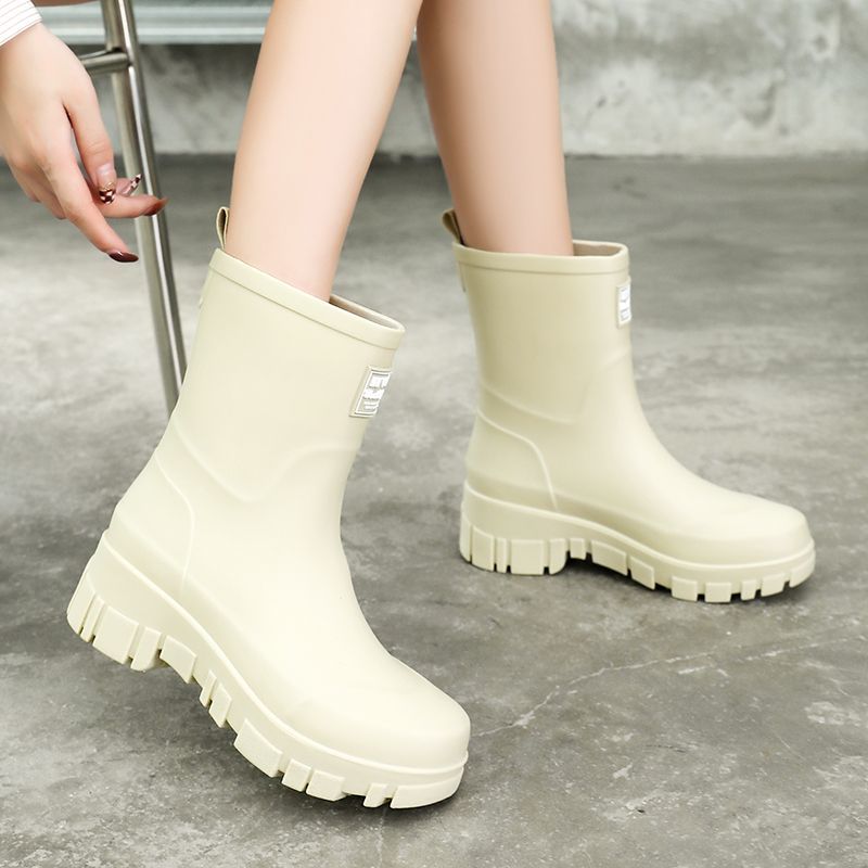 Ladies' fashionable Japanese-style simple rain boots, mid-calf water boots for autumn and winter, adult rain boots, waterproof and anti-slip rubber shoes, thick soles Item Picture