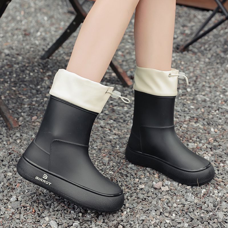女式雨鞋实物图