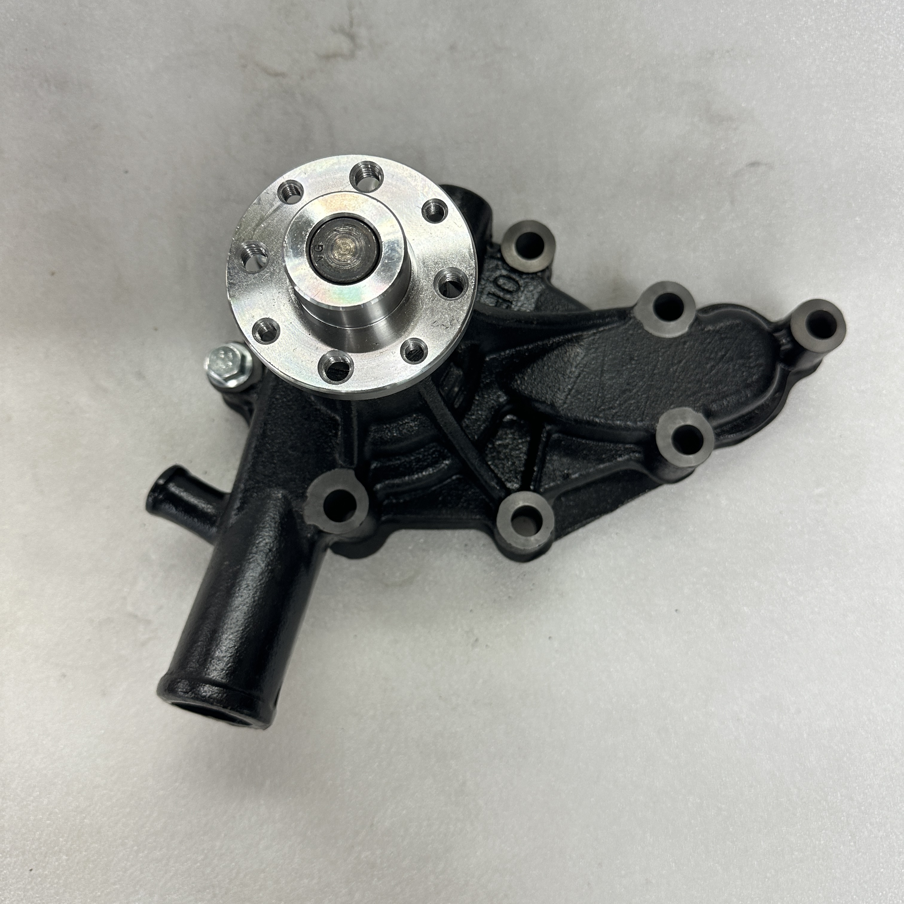 Automotive parts suitable for ISUZU C240 engine cooling system water pump GWIS-43A 8-94376-862-0