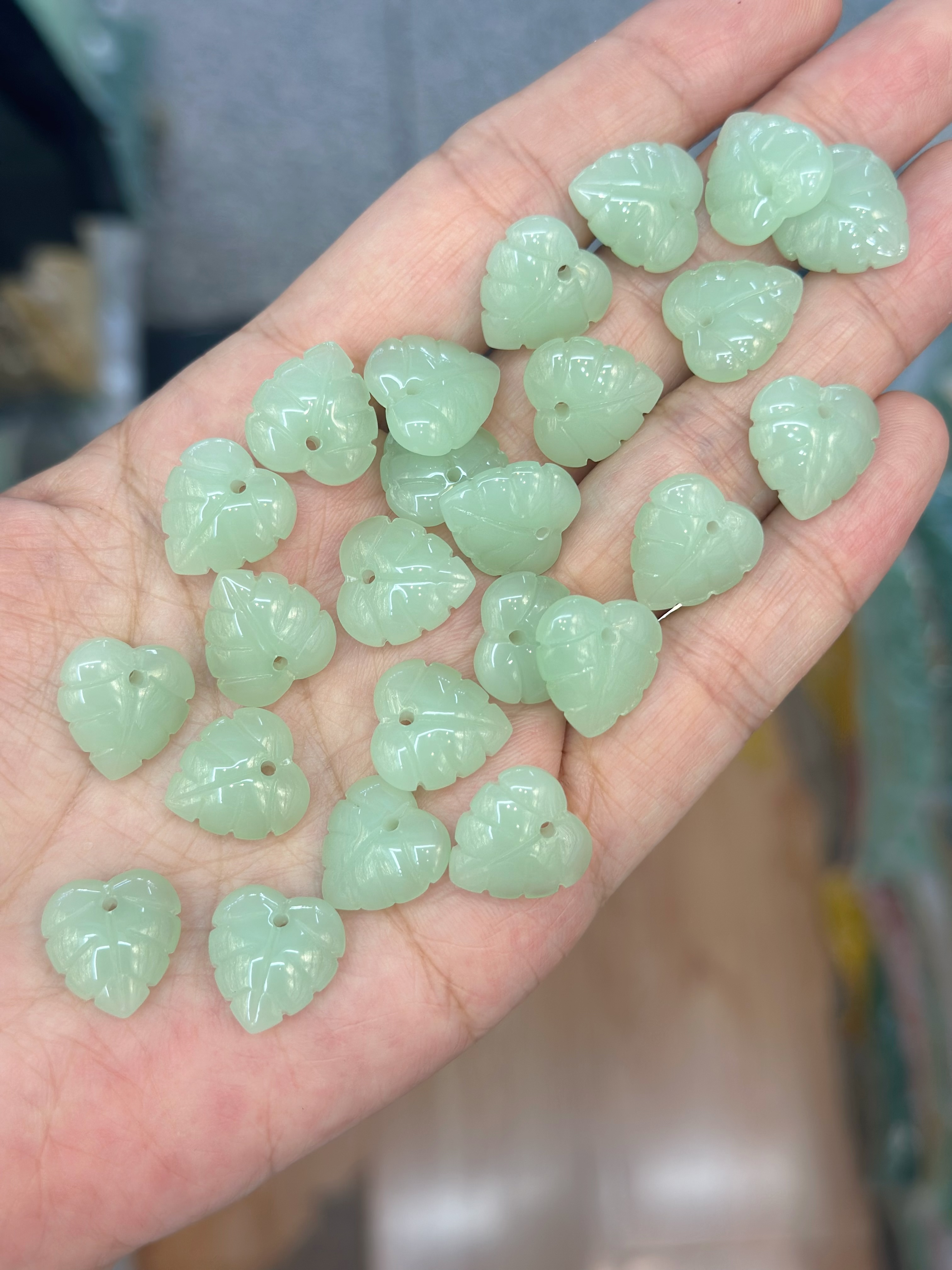 厂家批发新款琉璃花片14*15mm心形树叶diy手工发簪步摇头饰材料珠 爱心叶子