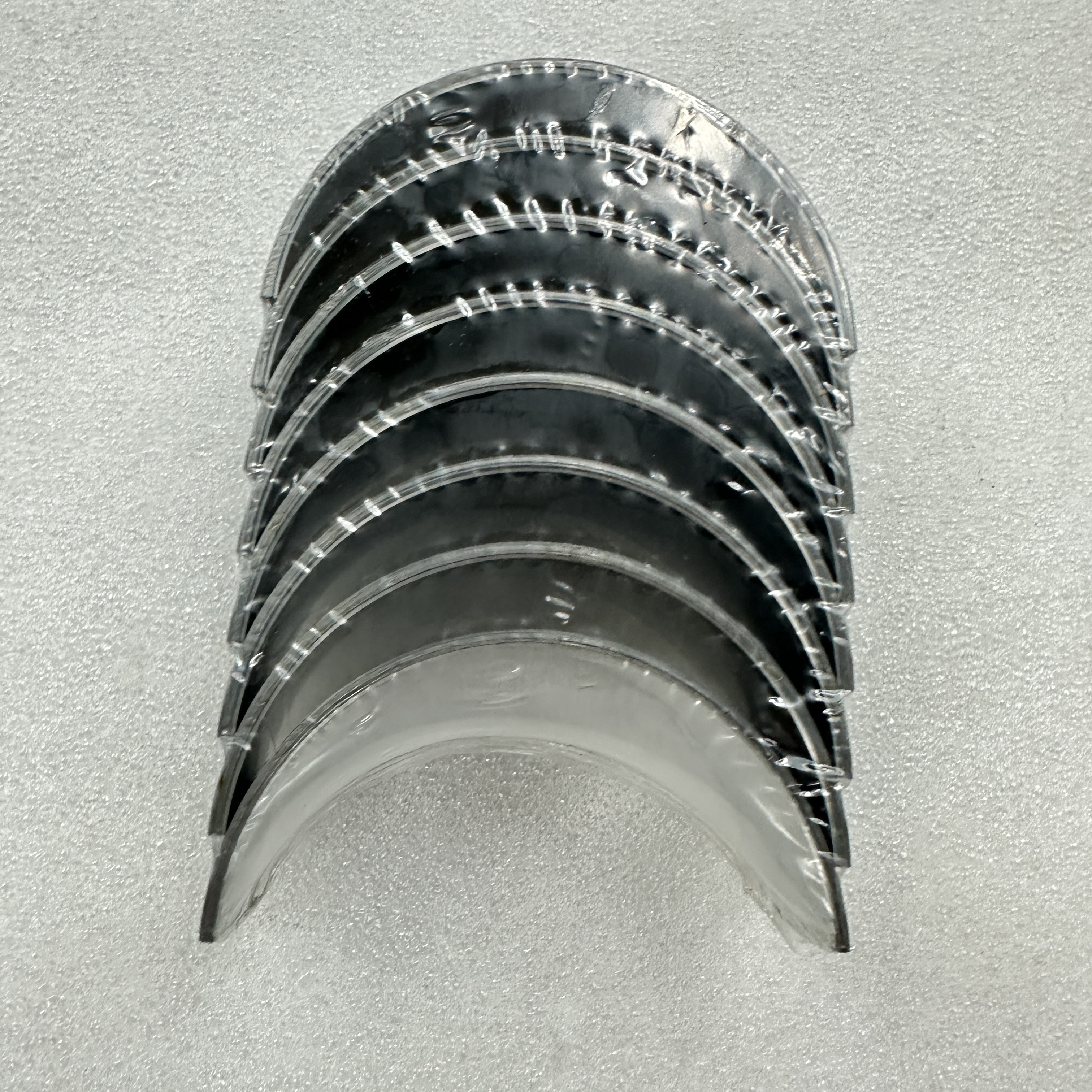 The construction machinery is suitable for Perkins, Caterpillar and Jeshibo engine connecting rod bearing shells 329-7846 Specification image