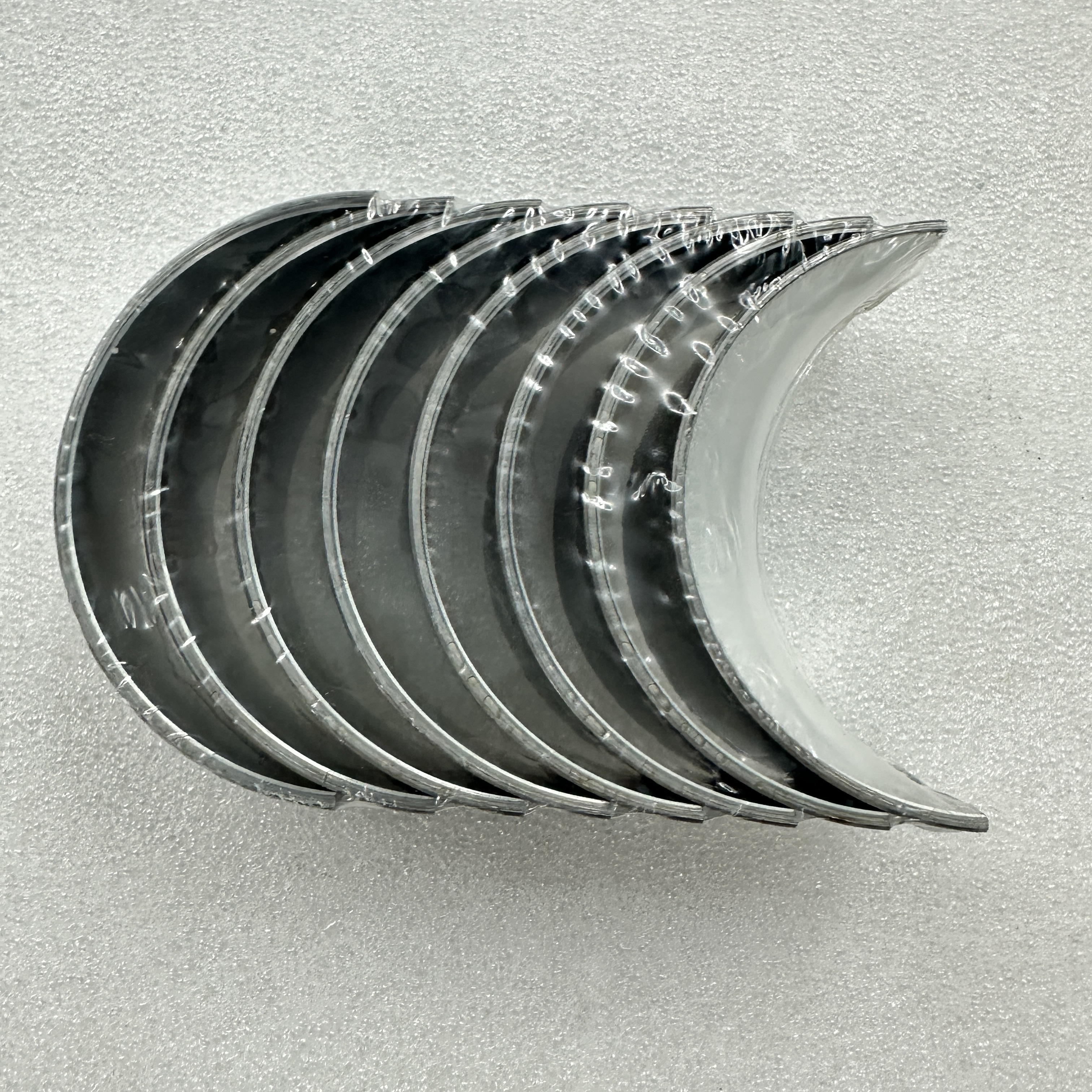 The construction machinery is suitable for Perkins, Caterpillar and Jeshibo engine connecting rod bearing shells 329-7846 Item Picture