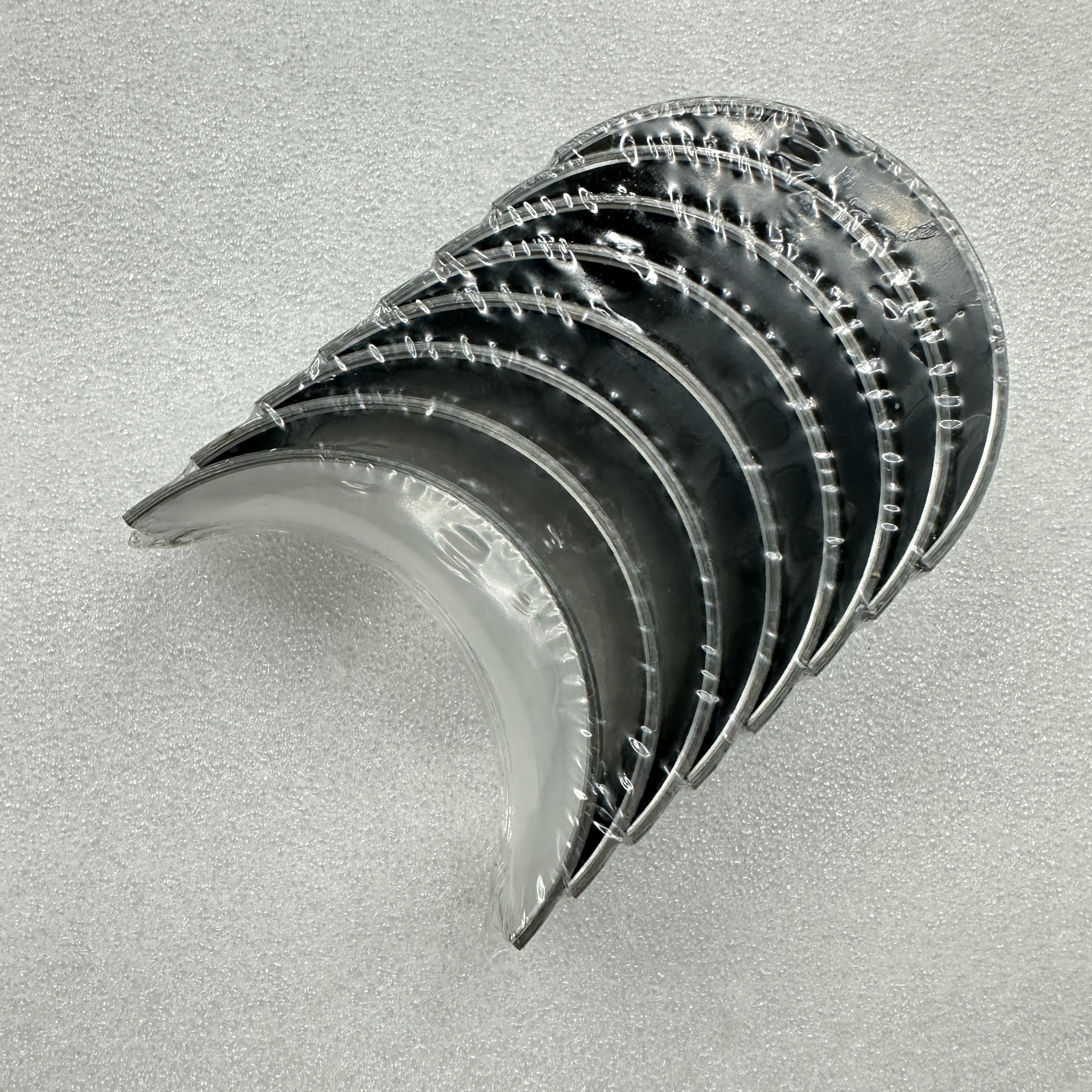 The construction machinery is suitable for Perkins, Caterpillar and Jeshibo engine connecting rod bearing shells 329-7846 details Picture