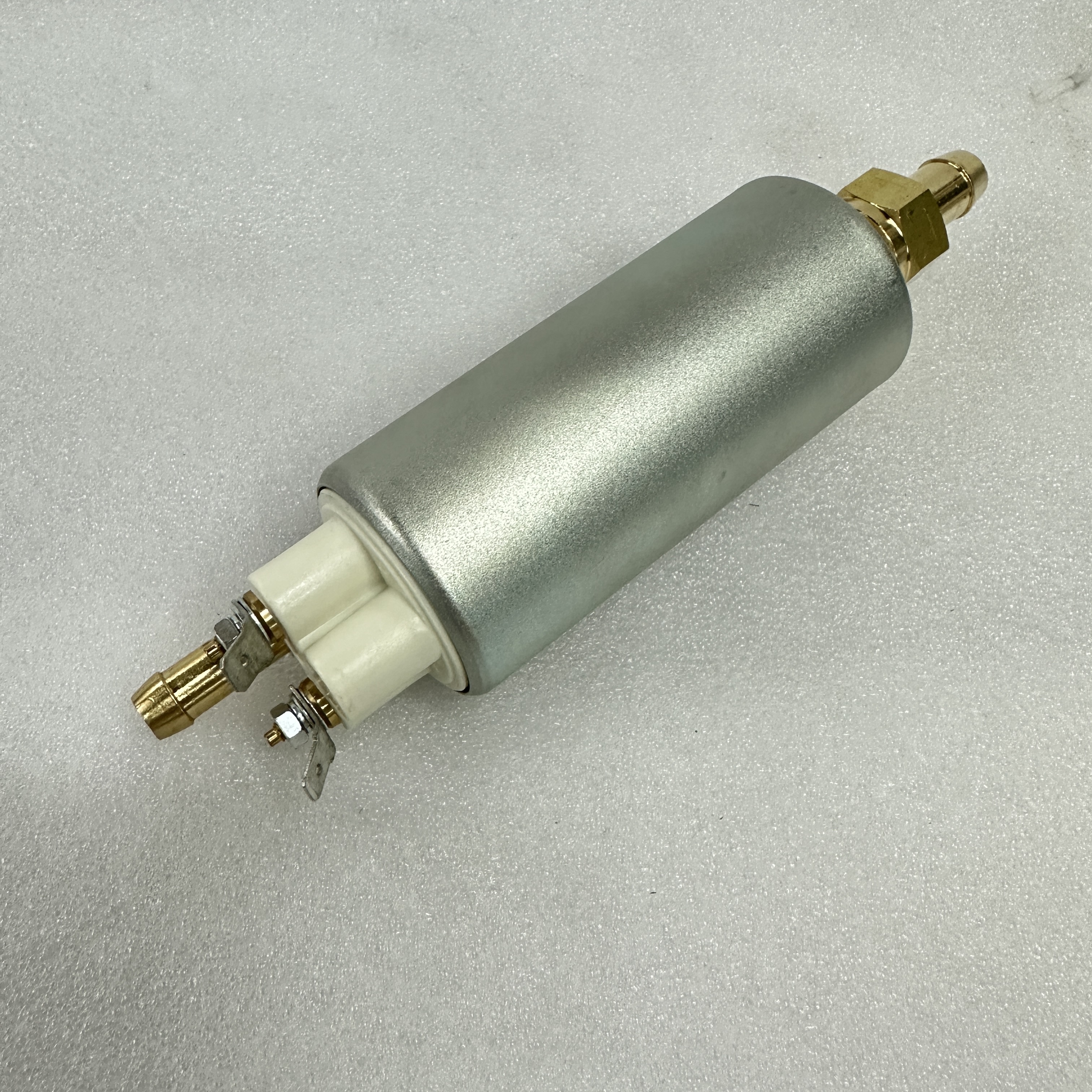 Tractor parts are suitable for DEUTZ TCD2013 engine electronic fuel pump 04128101 Application Scenario
