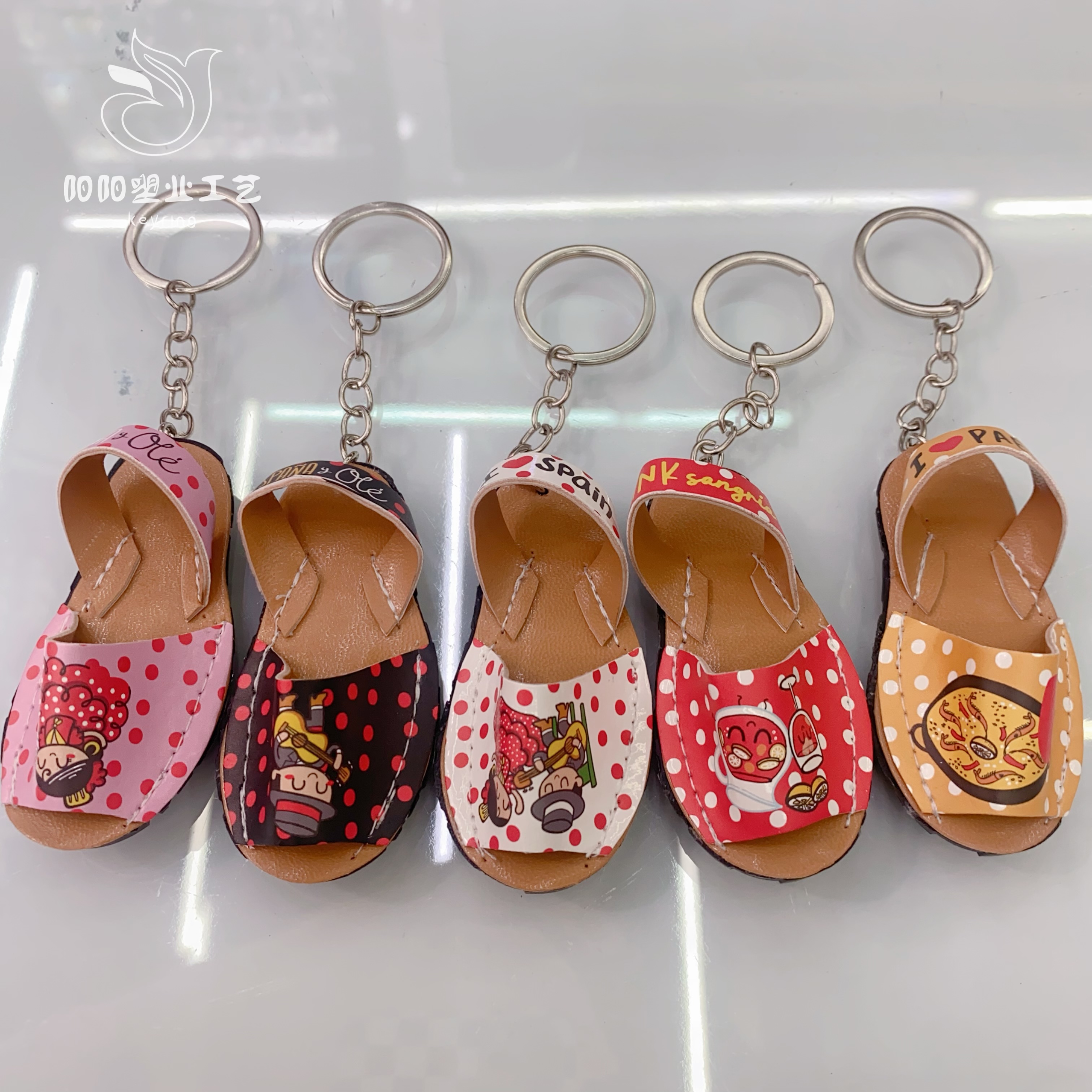 Mini simulación creativa zapatos llaveros zapatos llaveros colgantes zapatillas de colores colgantes viajes especiales al por mayor Item Picture