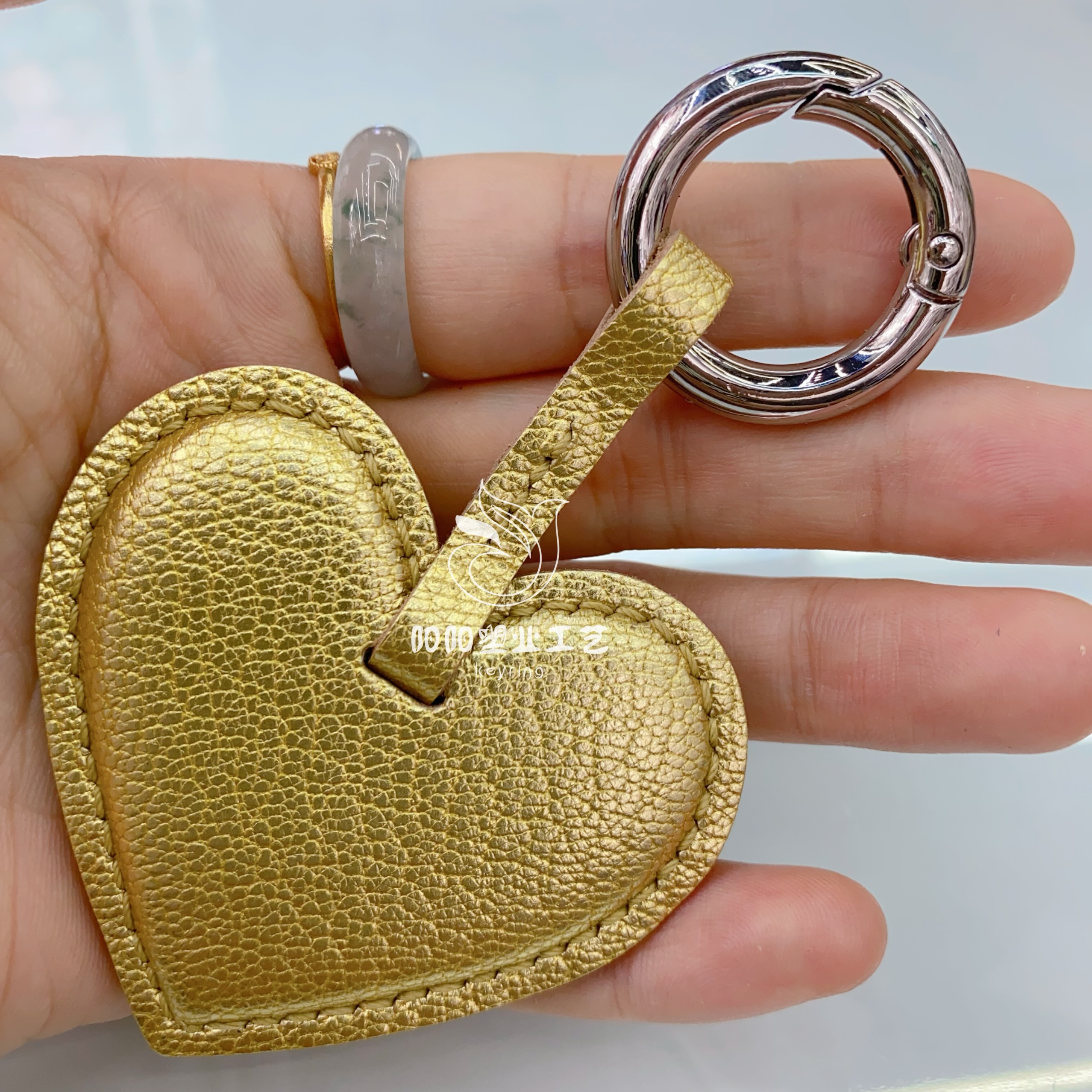 爱心皮革钥匙扣印字真皮皮质心形钥匙链挂饰刻logo商务礼品广告钥匙扣轮子钥匙扣编织绳车钥匙扣编织绳车钥匙扣白底实物图