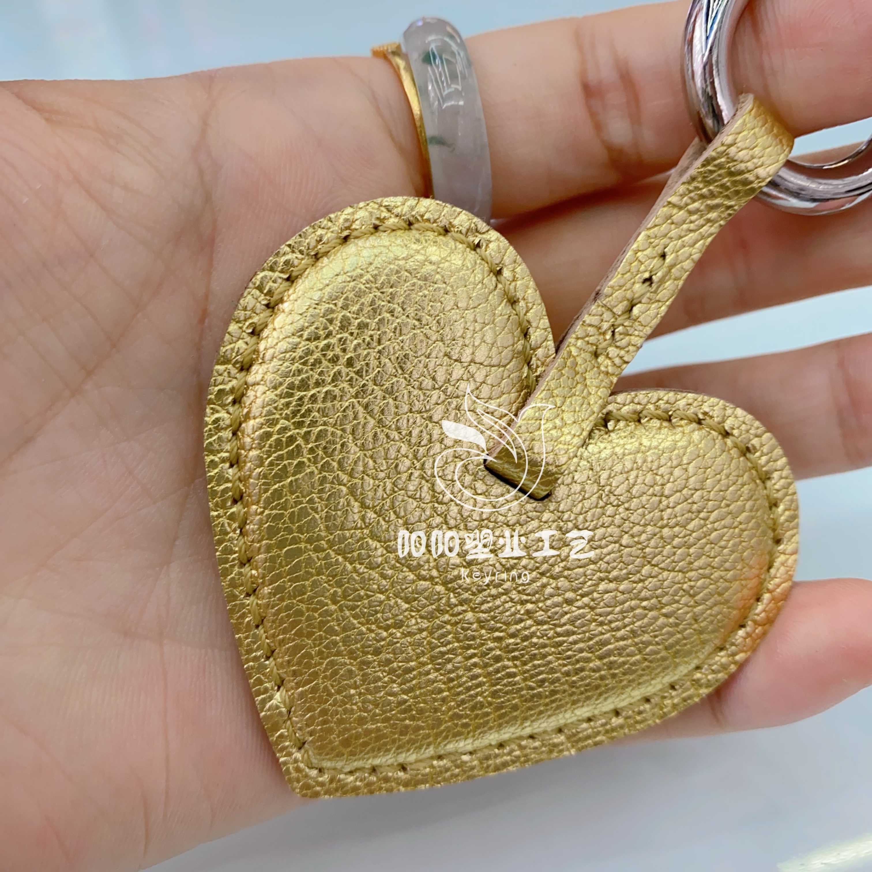 爱心皮革钥匙扣印字真皮皮质心形钥匙链挂饰刻logo商务礼品广告钥匙扣轮子钥匙扣编织绳车钥匙扣编织绳车钥匙扣细节图