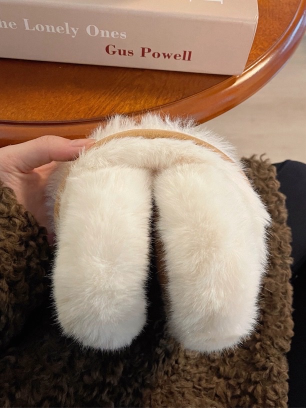 Folding mink and suede warm ear muffs are cute, sweet and versatile, with an ins style. Maillard ear warm Item Picture