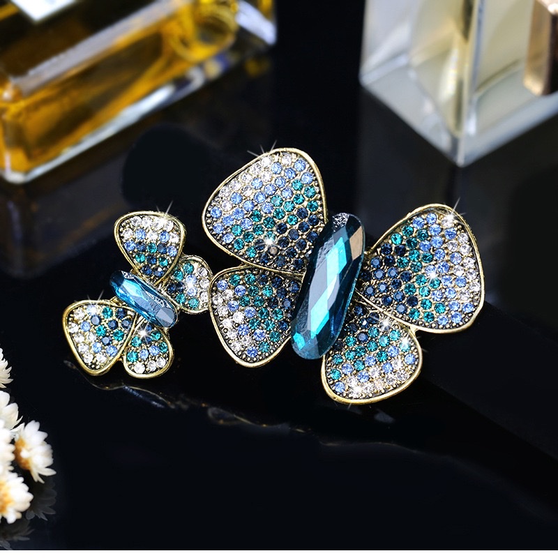 Dahu d Premium badge brooch, unique design, personalized badge customization, fashionable clothing and accessories Item Picture