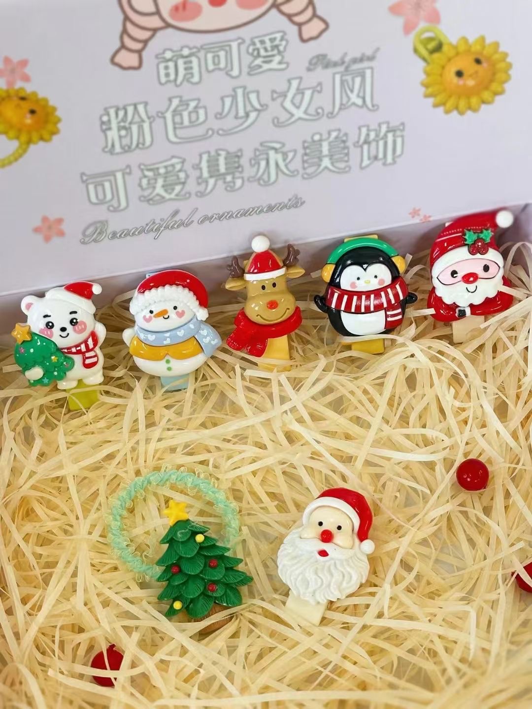 Christmas-themed hair ties, hair clips, creative accessories, headwear, hair care ornaments, high-end and elegant style, unique headwear design, ladies and children's headwear Application Scenario
