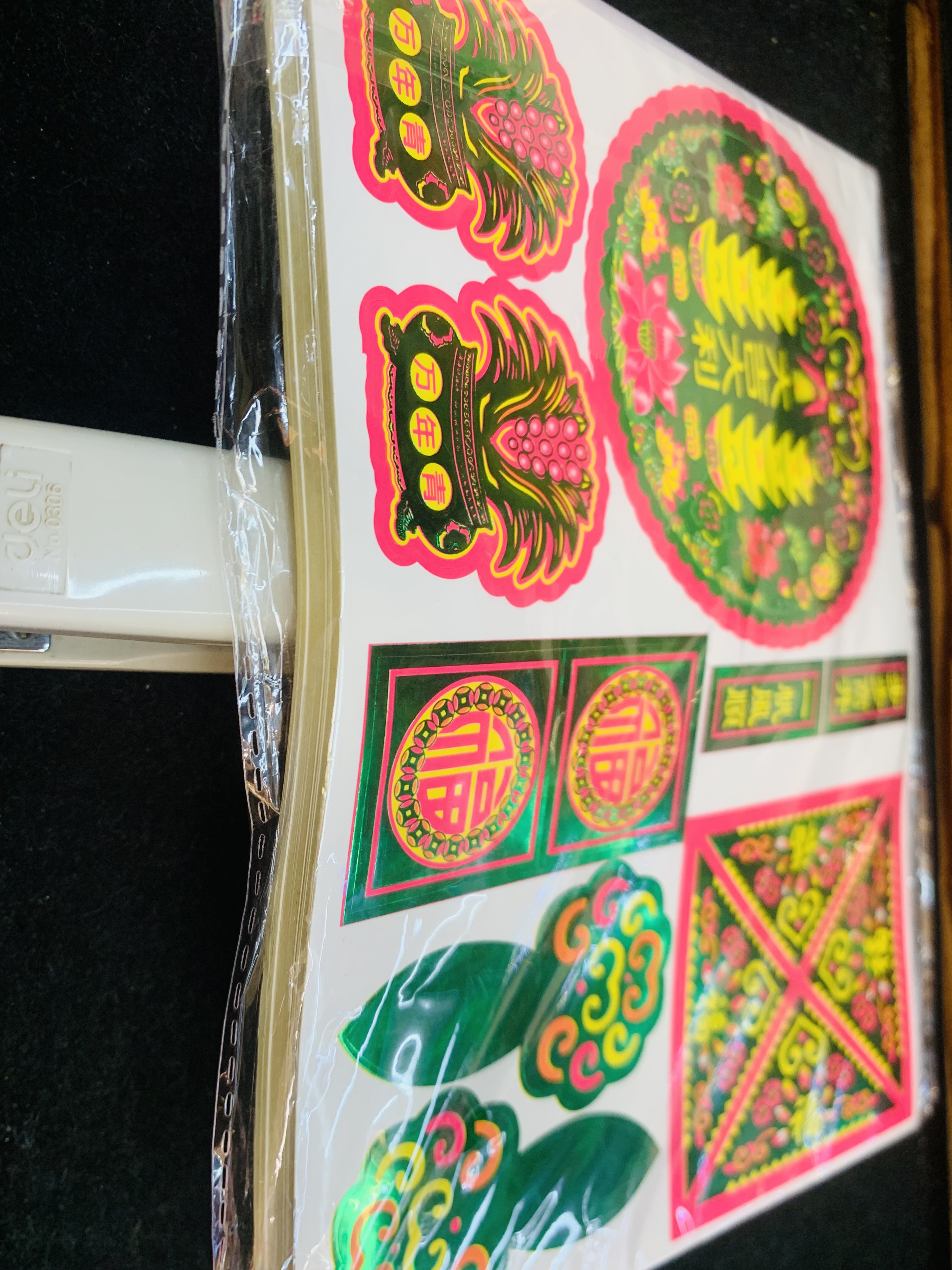 工艺贴花，创意贴纸，撕拉式不干胶贴纸，款式新颖设计简约大气，欢迎来样订购。不干胶贴纸激光打印切割一体成型工艺详情图6