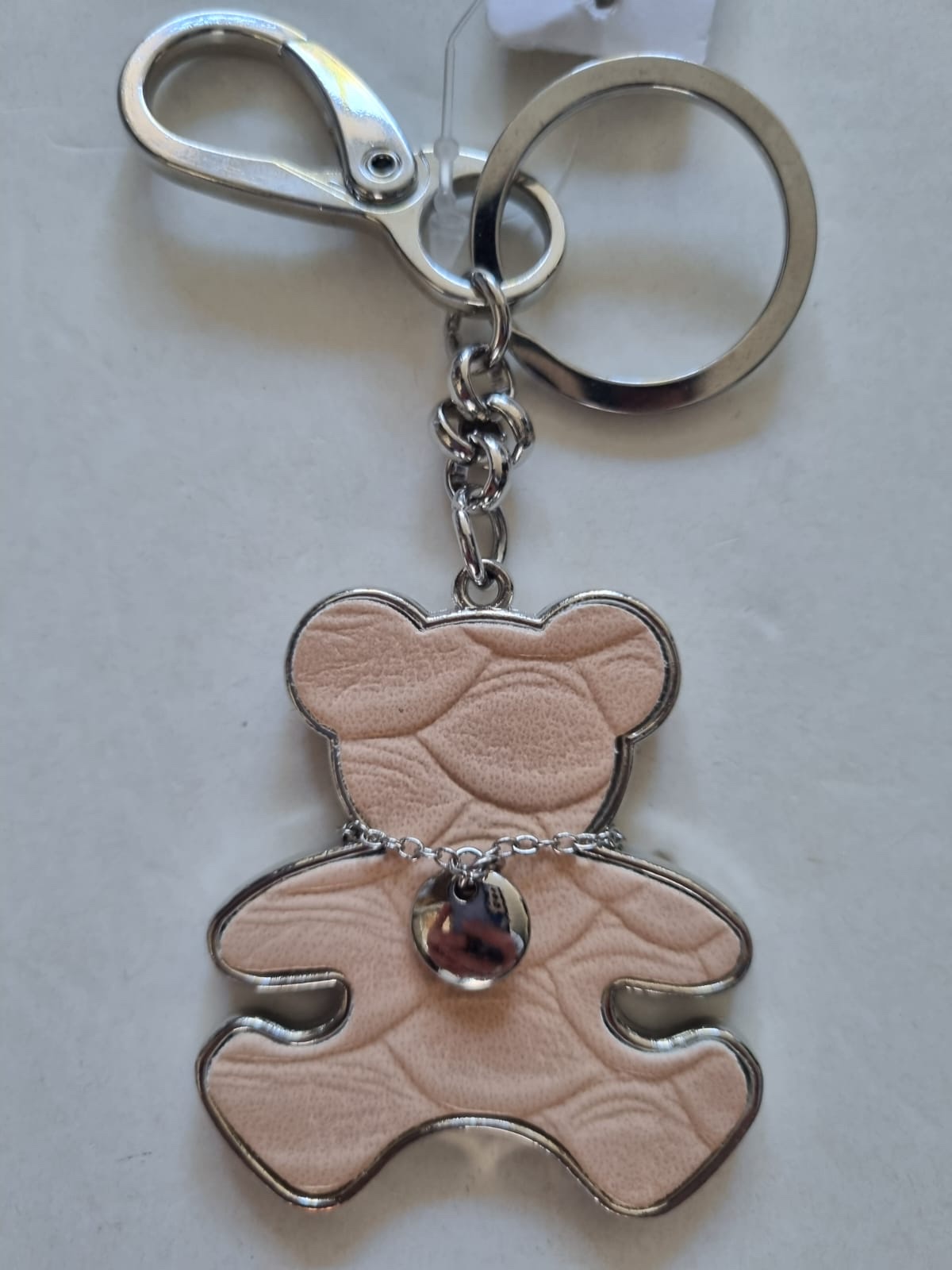 Little bear protective case, access card case, leather cartoon water drop square cute little gift, personalized and creative keychain, leather keychain, trendy keychain Application Scenario