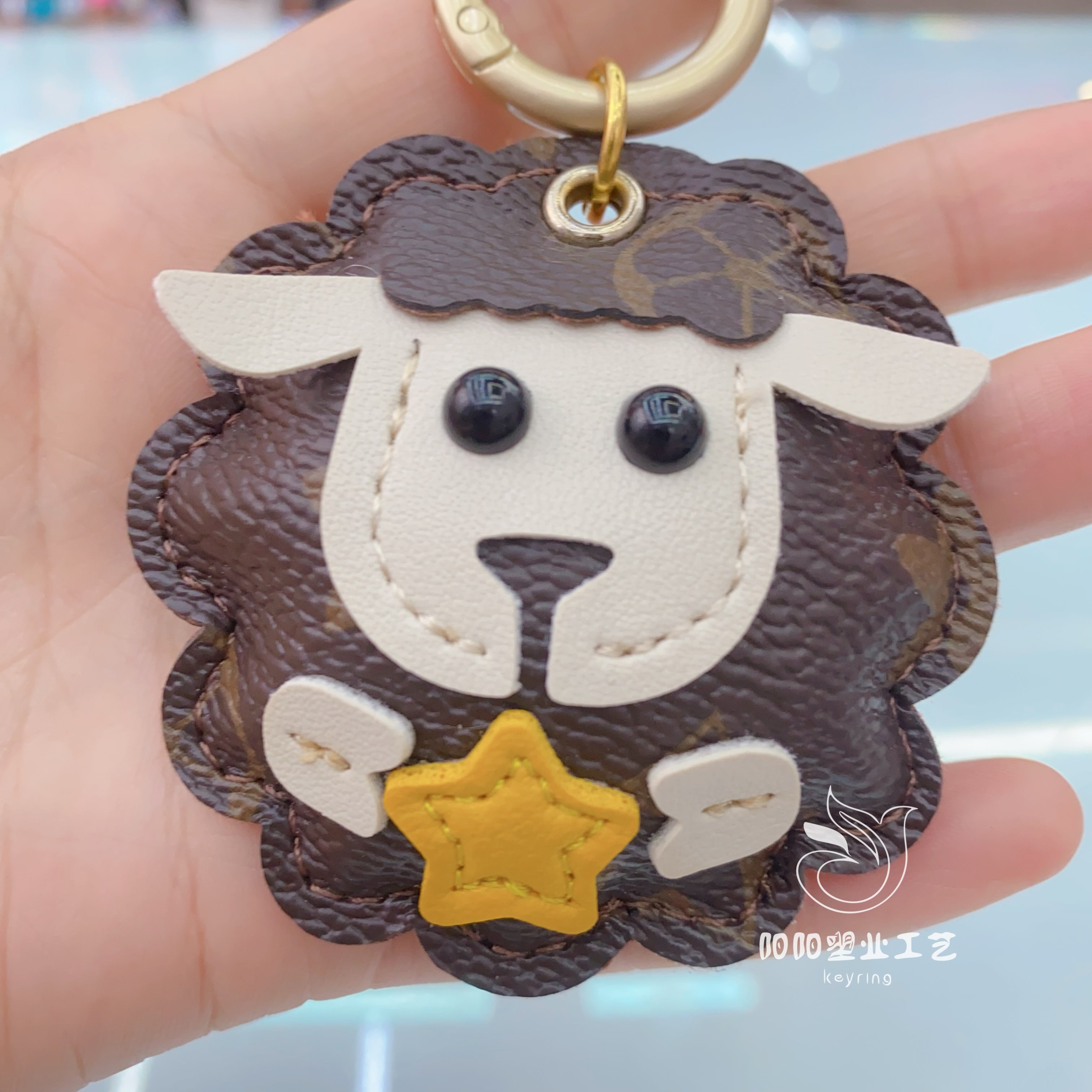 复古皮革可爱小绵羊包包挂件钥匙扣配饰 卡通pu小羊汽车背包挂饰钥匙扣挂件毛绒玩具摆件钥匙扣汽车用品轮子钥匙扣