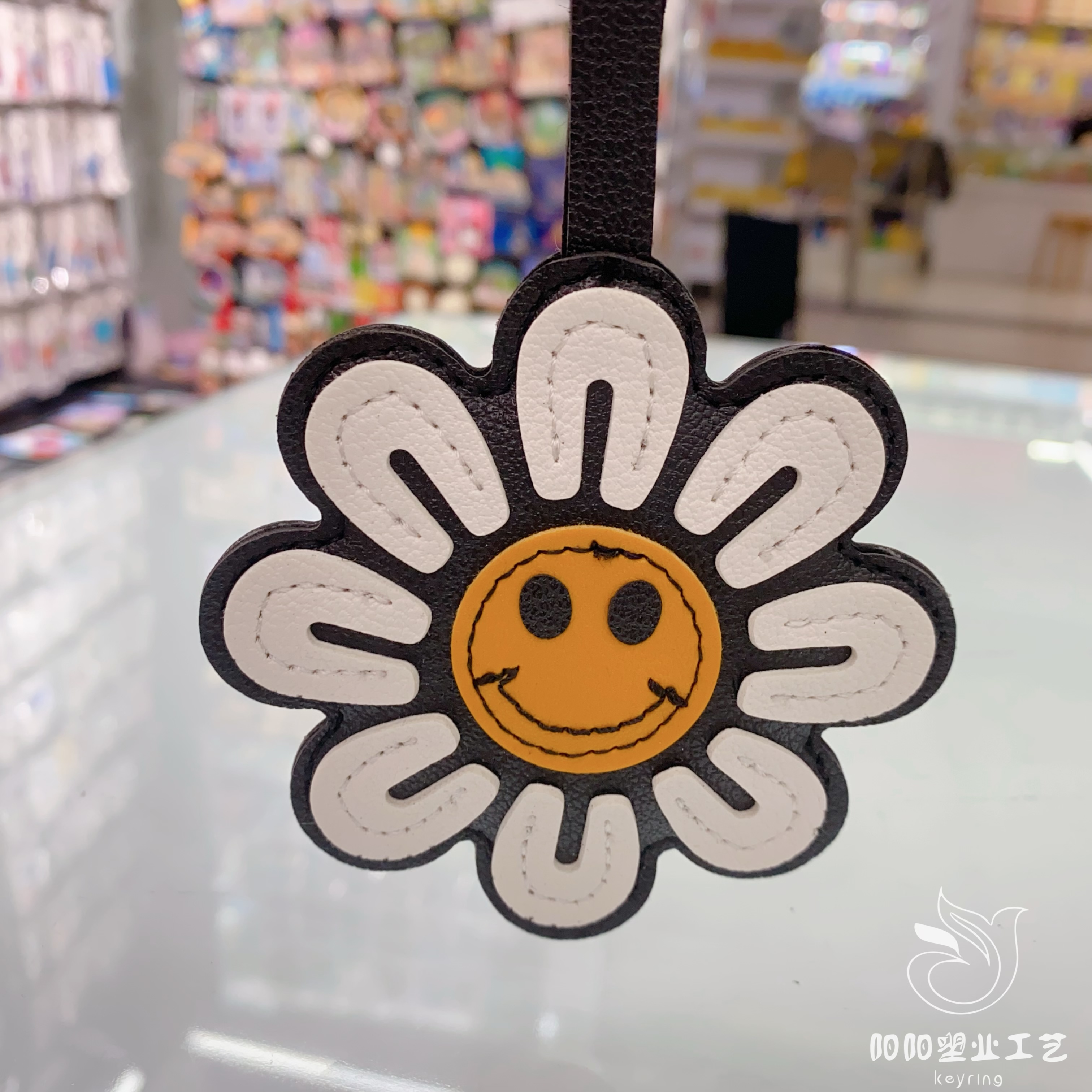 Influencers smiley colored girasol cadena de cuentas llavero creativo mujer pareja bolsos llaveros colgantes pequeños regalos Item Picture