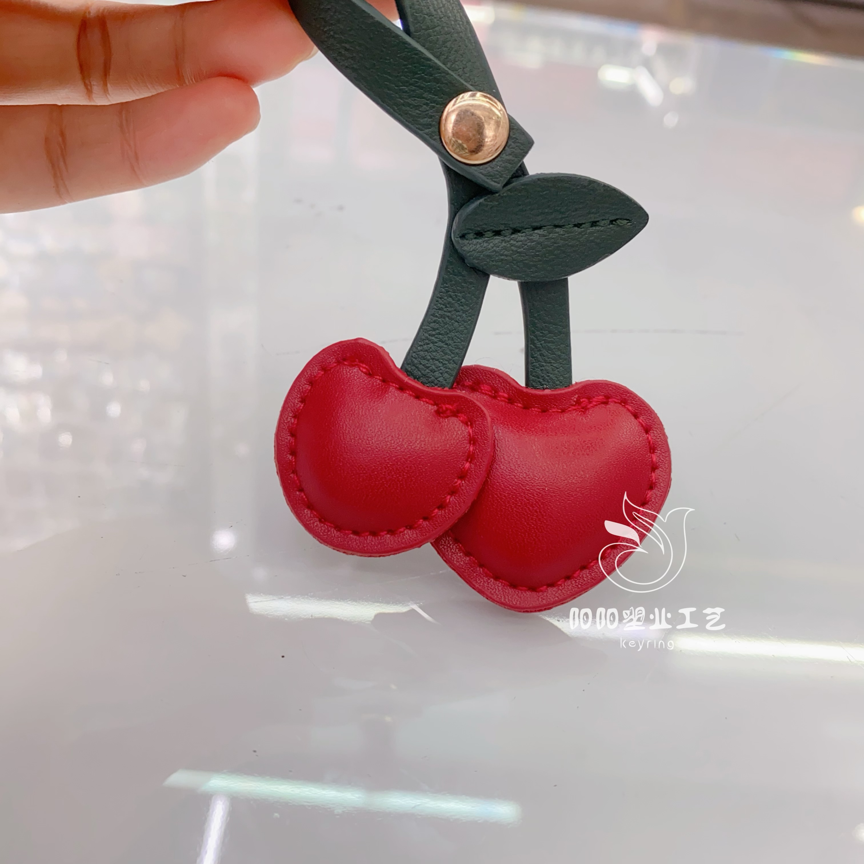 Niche PU leather bag pendants, cherry leather pendants, keychains, heart-shaped cherry bags, creative accessories, school bag buckles Application Scenario